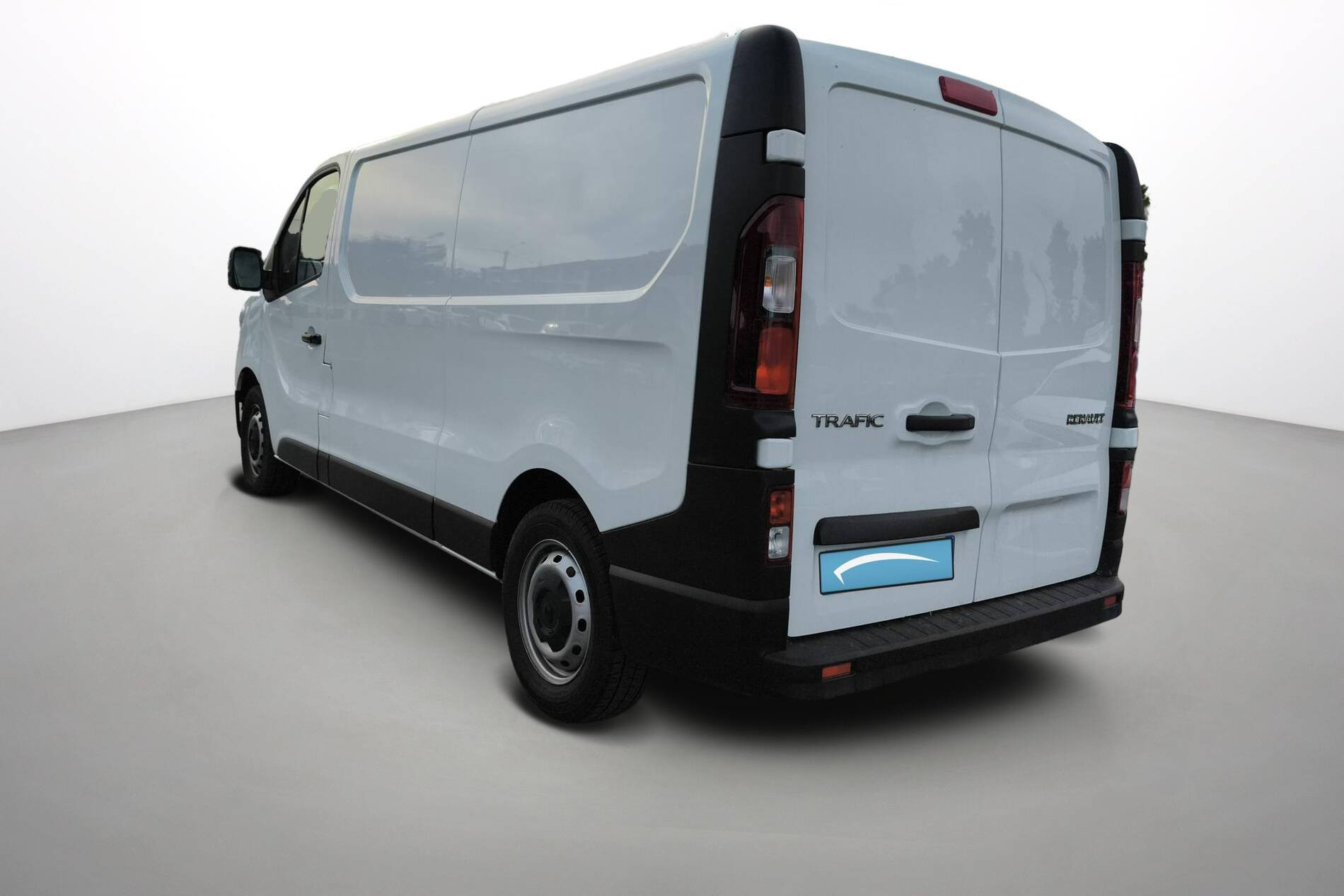 Vente en ligne Renault Trafic 3 Fourgon TRAFIC FGN L2H1 3000 KG BLUE DCI 130 au prix de 23 990 €