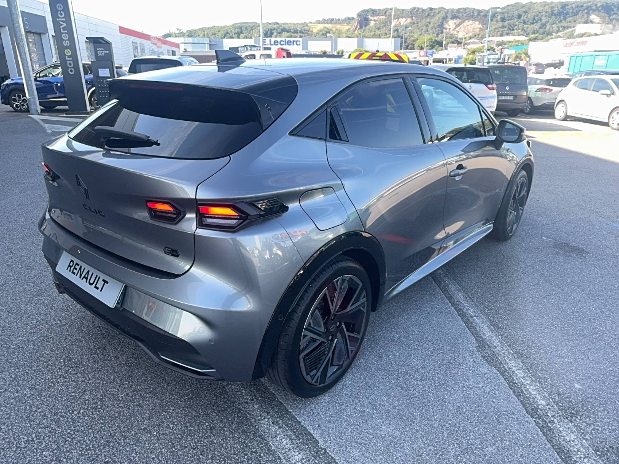 Vente en ligne Renault Clio 6 Clio E-Tech full hybrid 160 ch au prix de 28 490 €