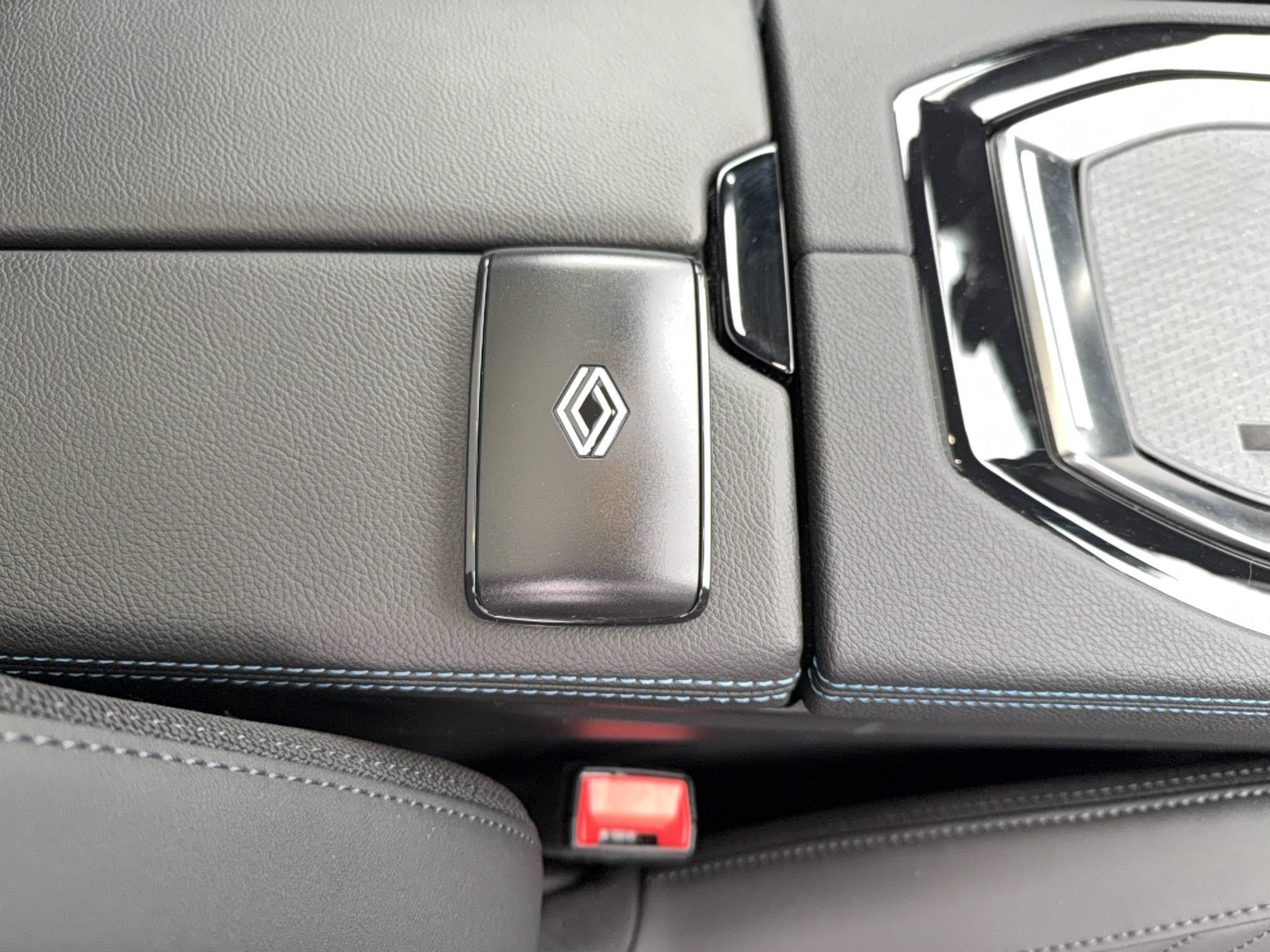 Vente en ligne Renault Espace Espace full hybrid E-Tech 200 ch 7pl au prix de 48 780 €