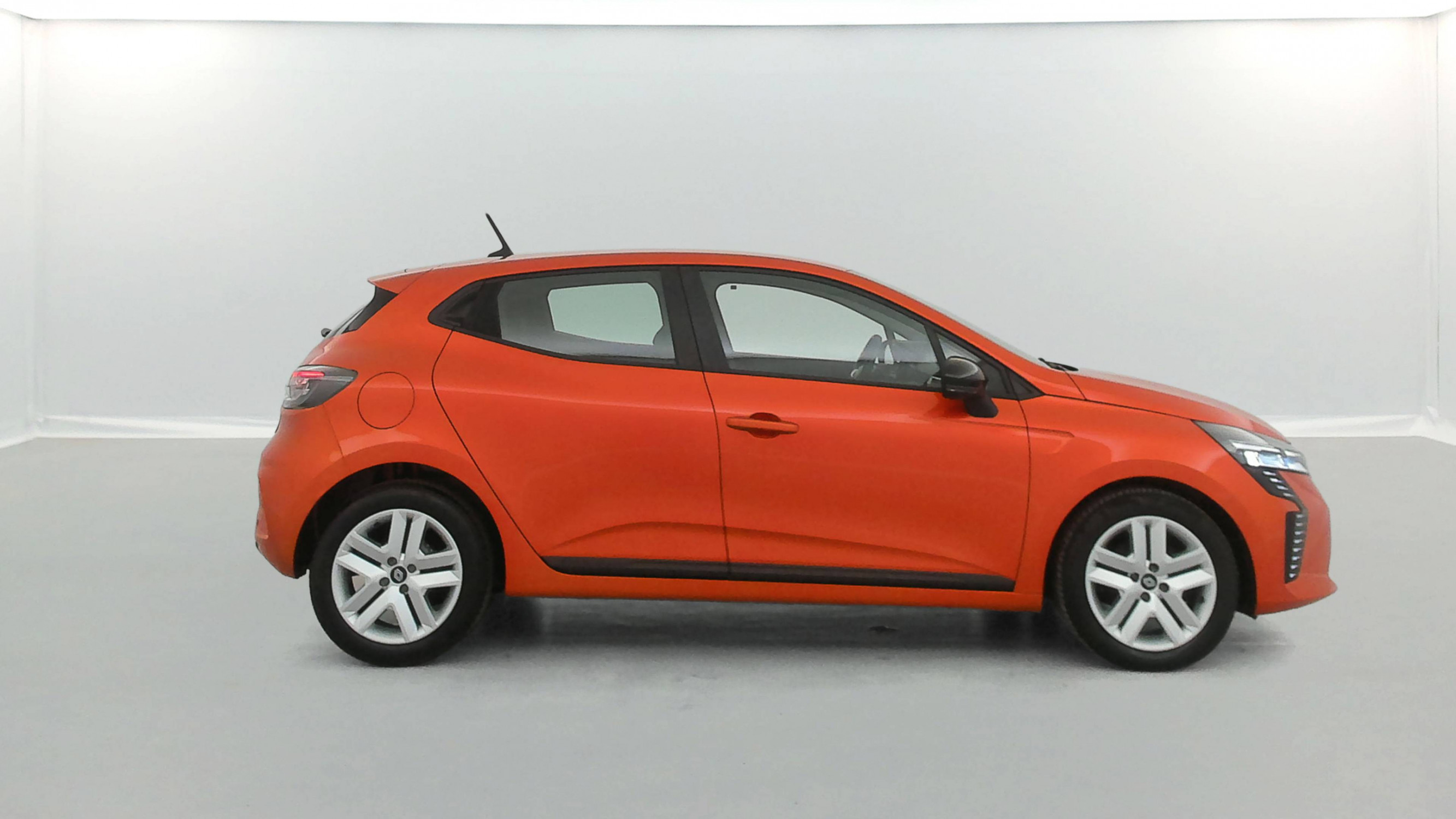 Vente en ligne Renault Clio 5 Clio TCe 90 au prix de 15 490 €