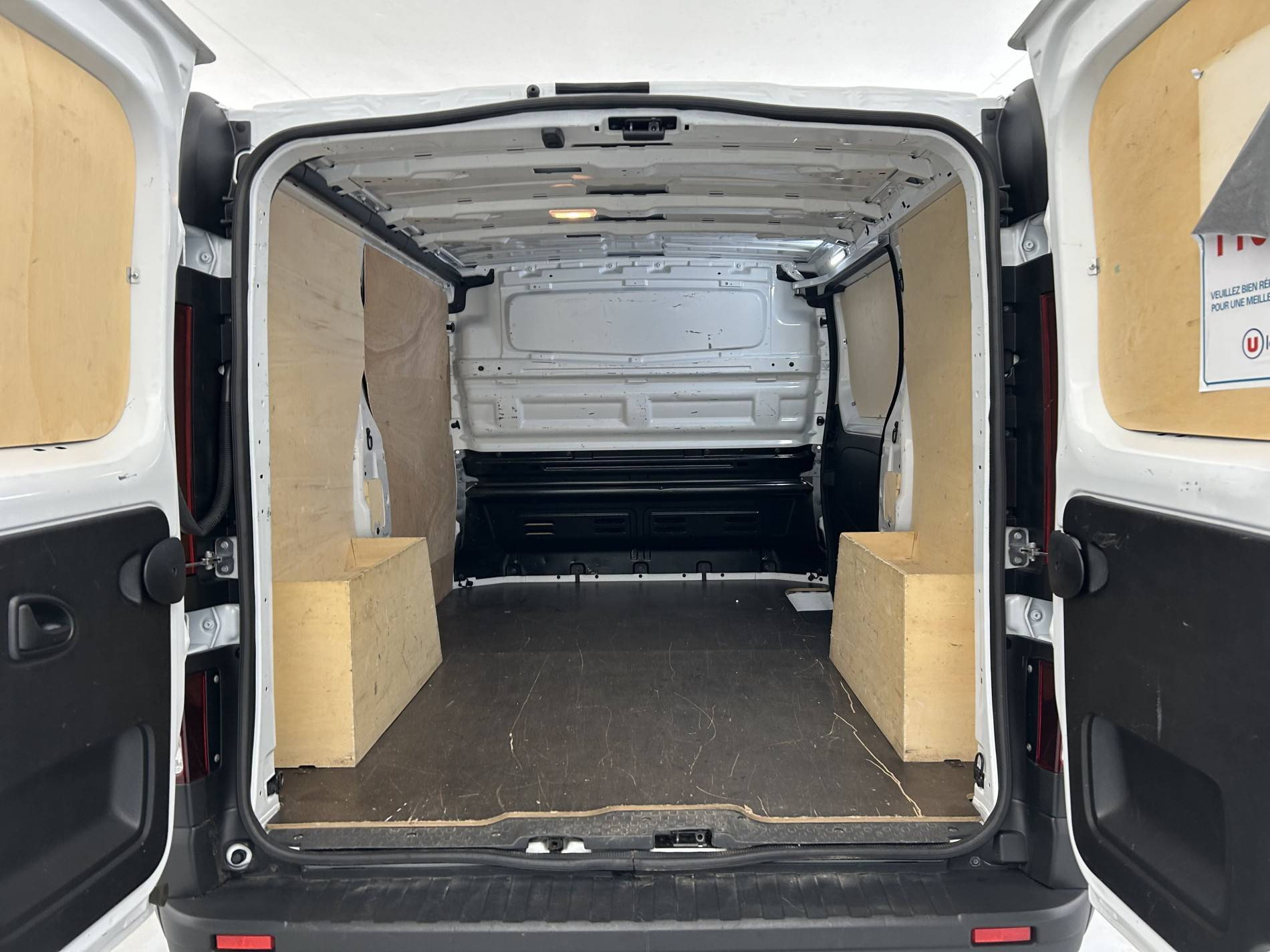 Vente en ligne Renault Trafic 3 Fourgon TRAFIC FGN L1H1 3000 KG BLUE DCI 130 au prix de 21 590 €