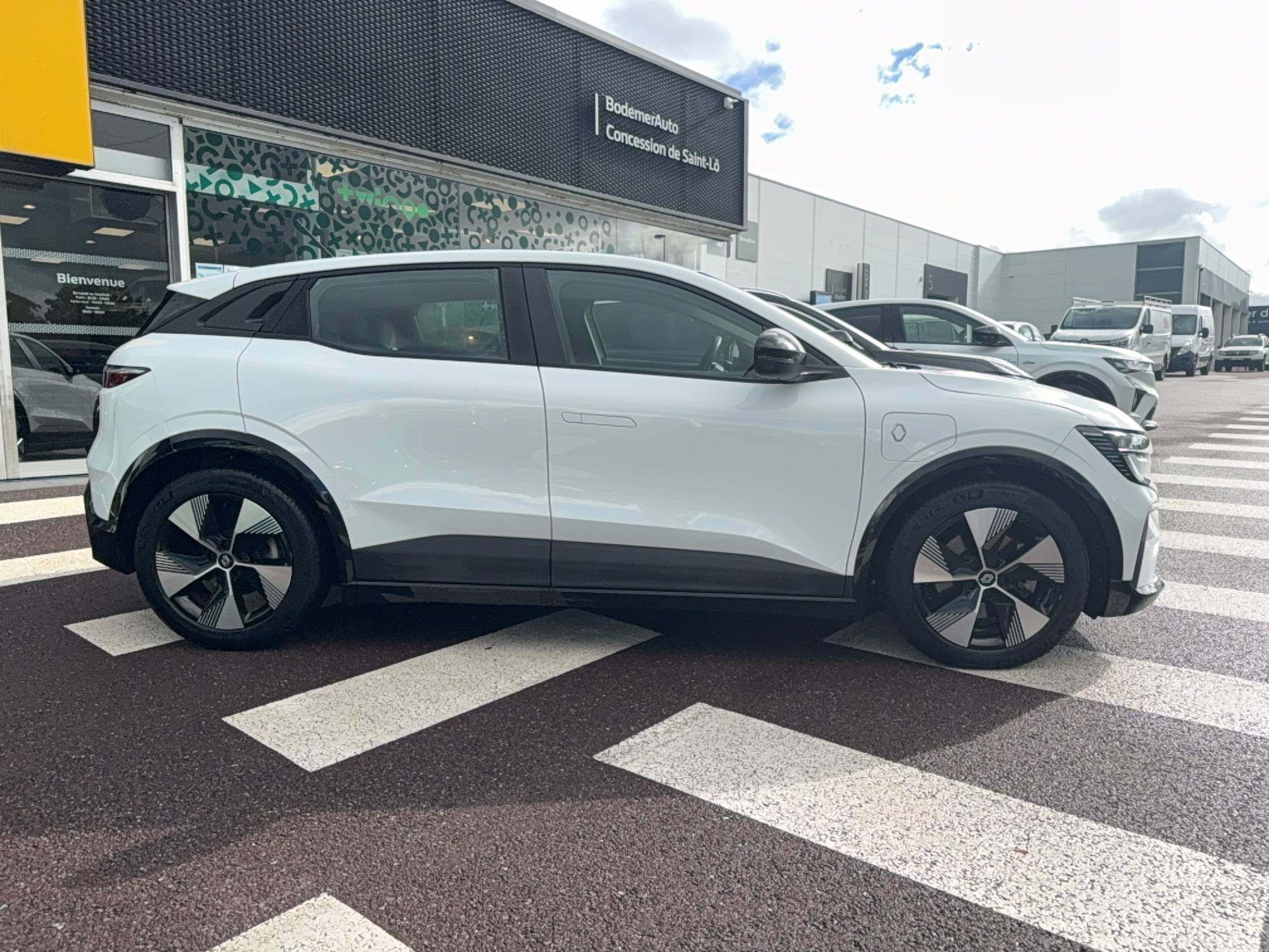 Vente en ligne Renault Megane E-Tech  EV60 220 ch super charge au prix de 24 790 €