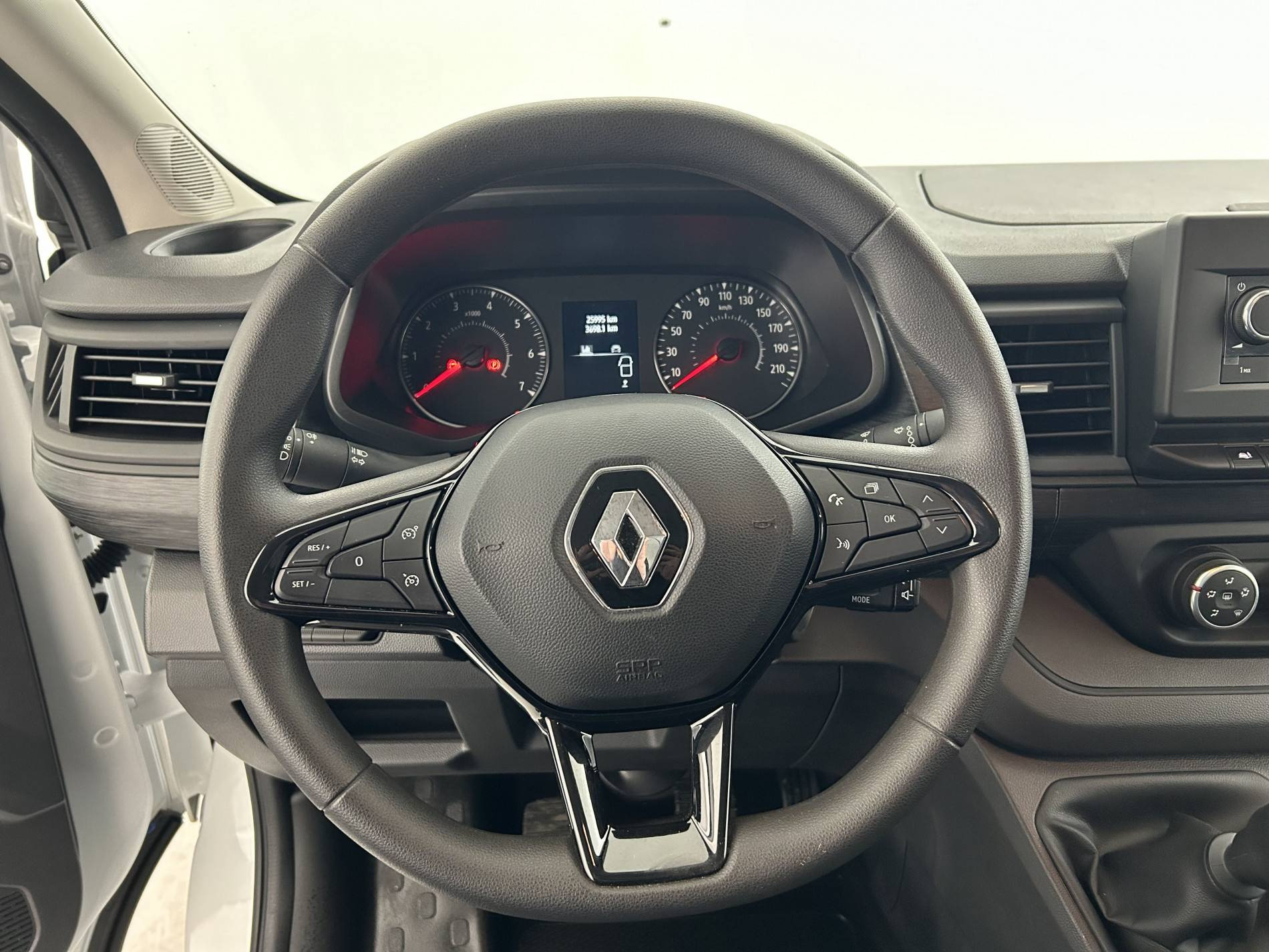 Vente en ligne Renault Trafic 3 Fourgon TRAFIC FG BLUE DCI 130 L1H1 3T GSR2 au prix de 23 690 €