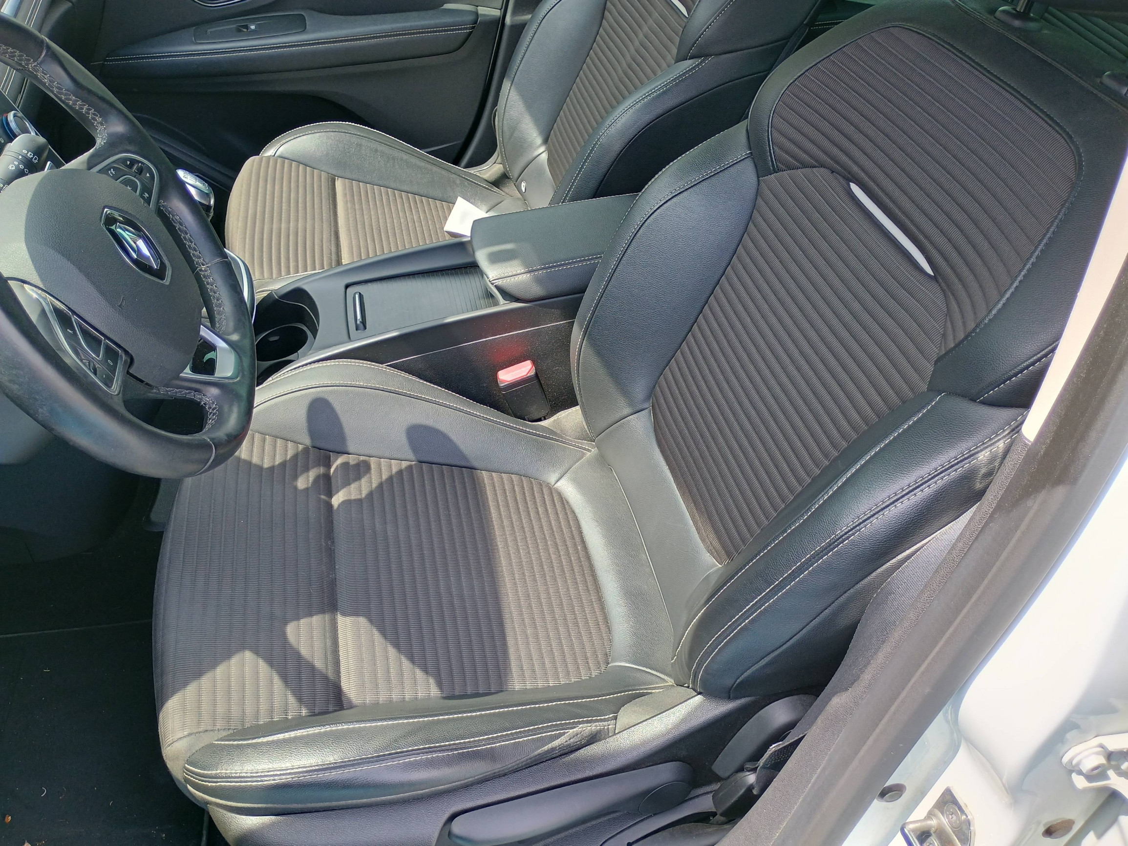 Vente en ligne Renault Scenic 4 Scenic Blue dCi 120 au prix de 15 590 €