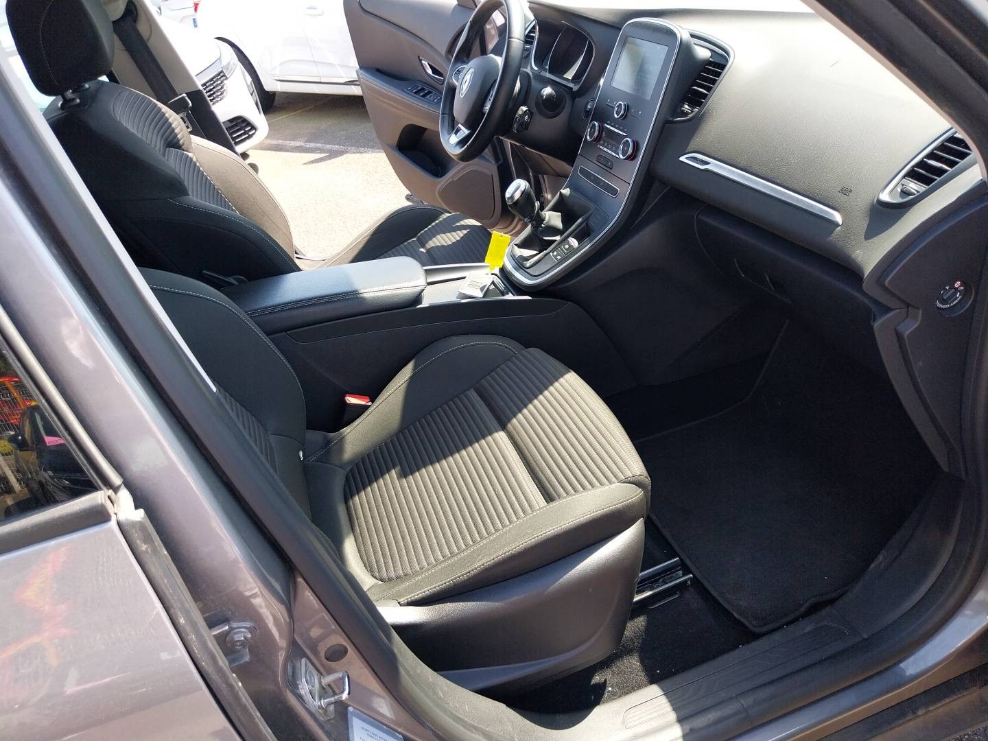 Vente en ligne Renault Grand Scenic 4 Grand Scenic TCe 140 au prix de 19 590 €