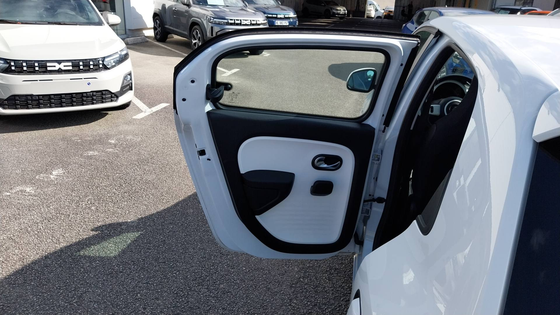 Vente en ligne Renault Twingo 3  SCe 65 - 21 au prix de 11 990 €
