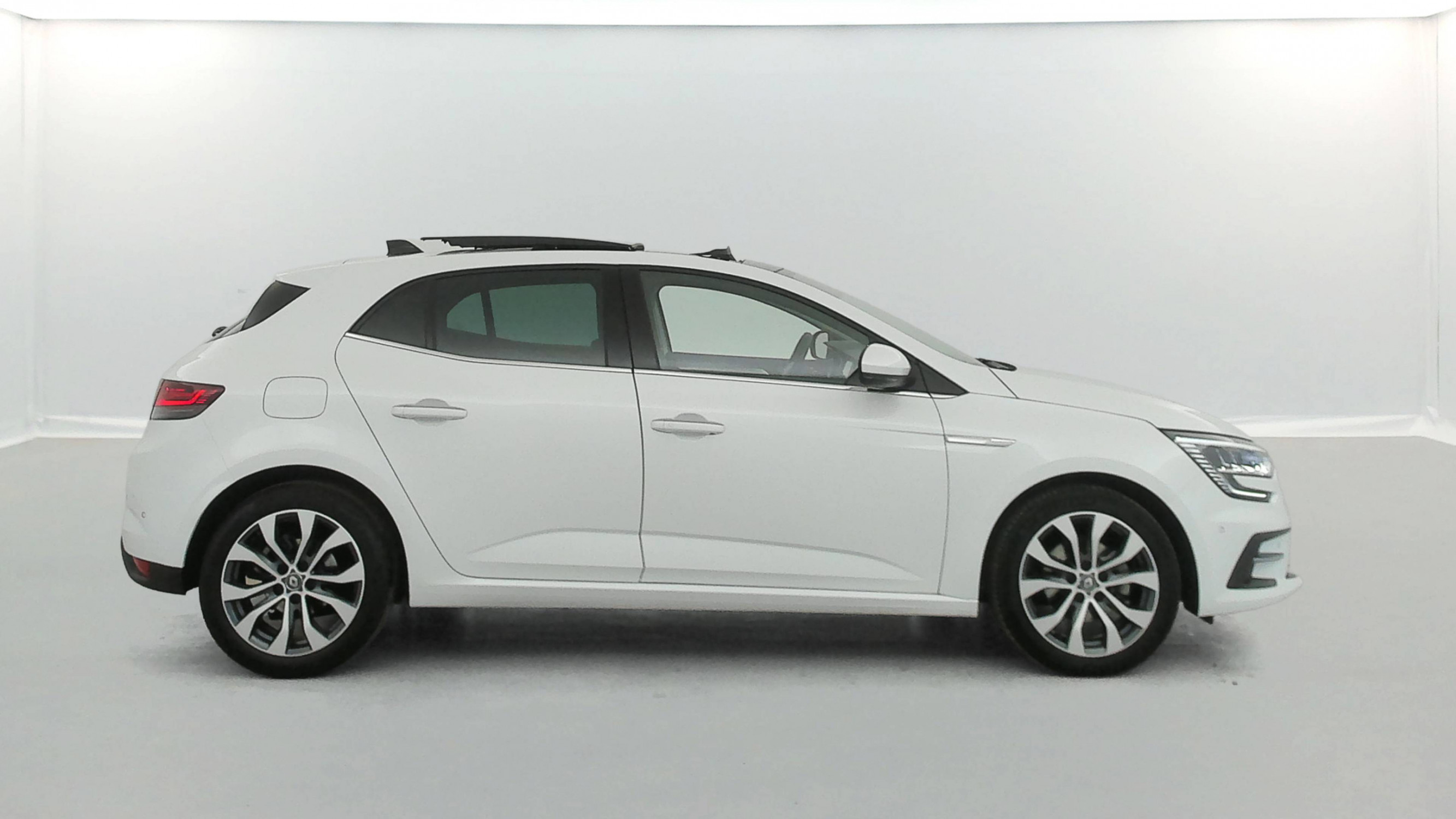 Vente en ligne Renault Megane 4  TCe 140 EDC au prix de 20 697 €