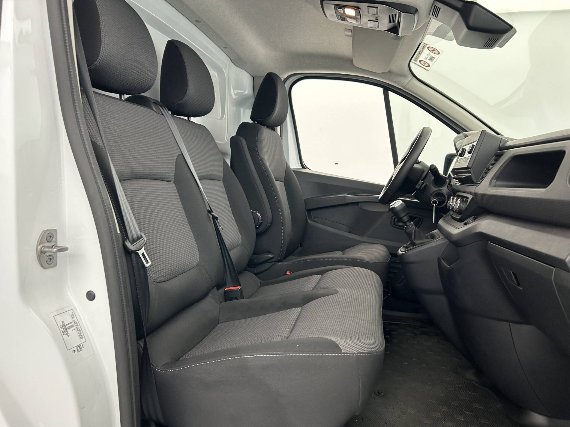 Vente en ligne Renault Trafic 3 Fourgon TRAFIC FG BLUE DCI 130 L1H1 3T GSR2 au prix de 23 990 €