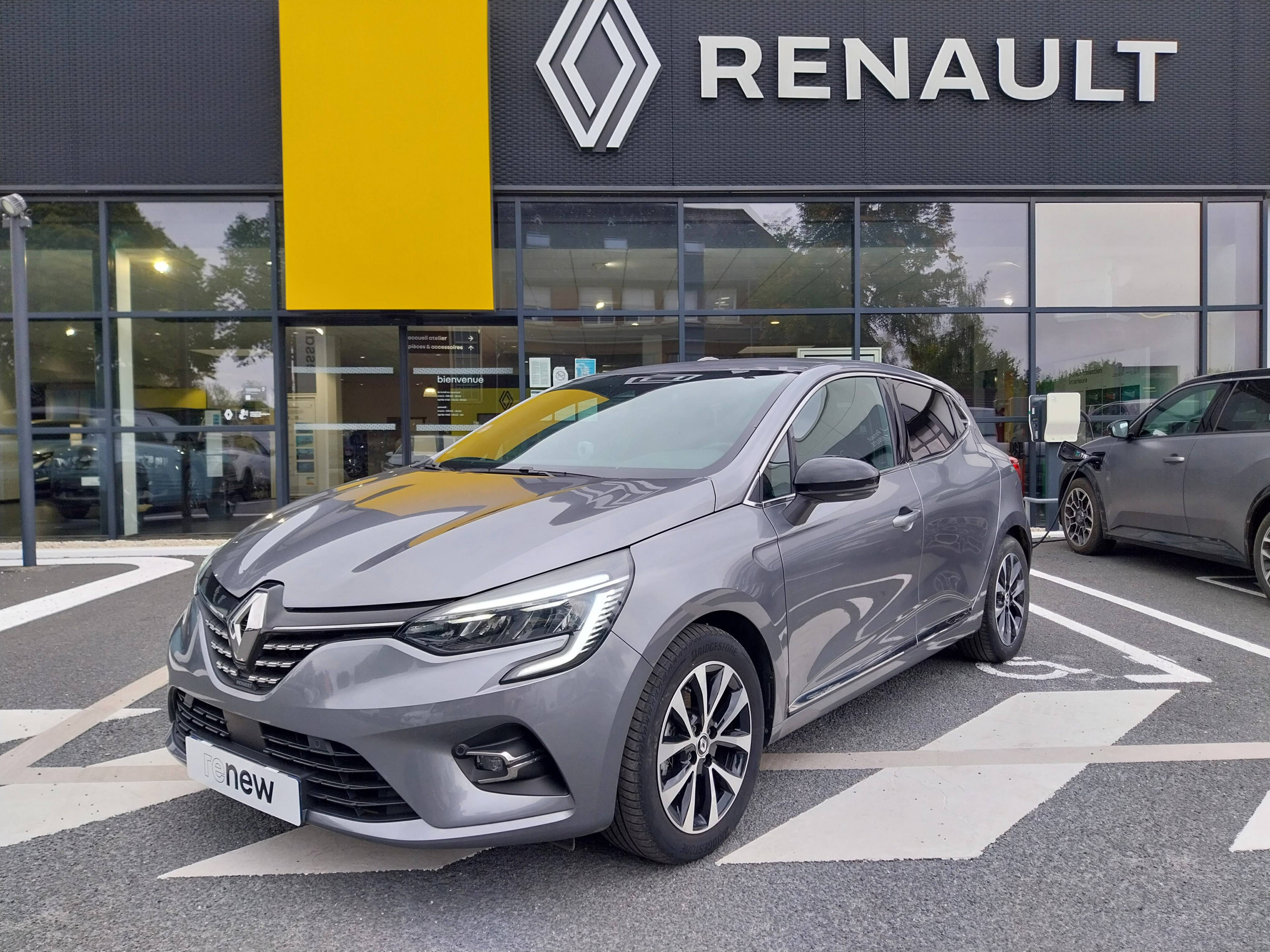 Renault Clio 5 Clio E-Tech full hybrid 145 occasion de 2023 en vente à Argentan