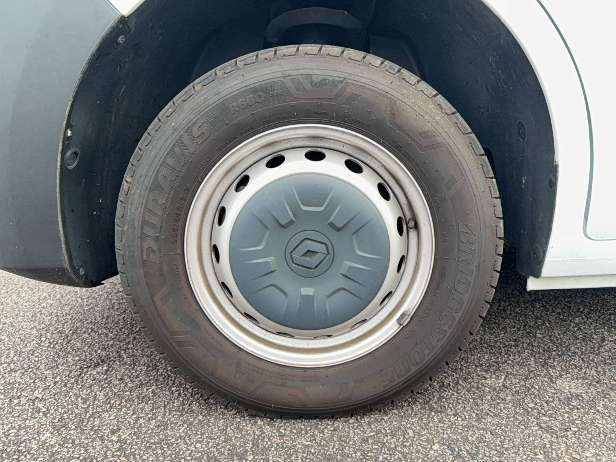 Vente en ligne Renault Master Fourgon MASTER FGN TRAC F3500 L2H2 BLUE DCI 135 au prix de 25 490 €