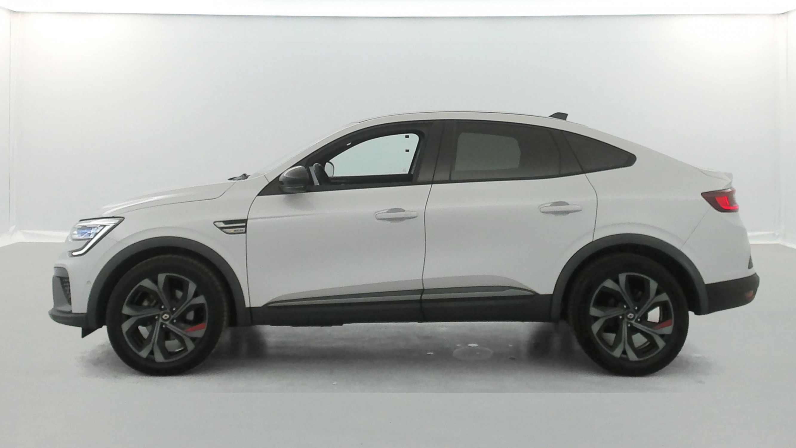 Vente en ligne Renault Arkana  E-Tech hybride 145 au prix de 22 690 €