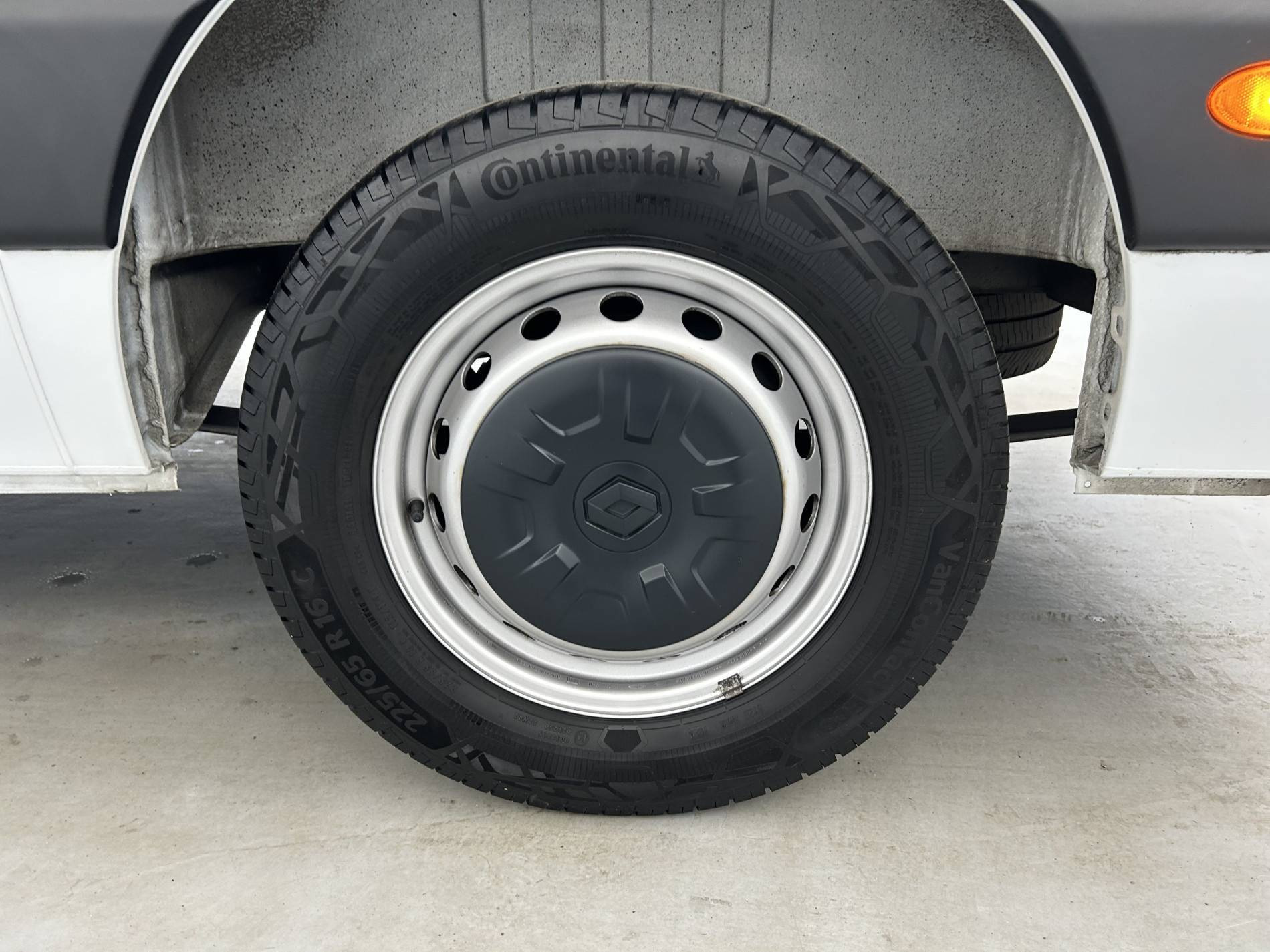 Vente en ligne Renault Master Fourgon MASTER FGN TRAC F3500 L3H3 BLUE DCI 135 au prix de 27 490 €