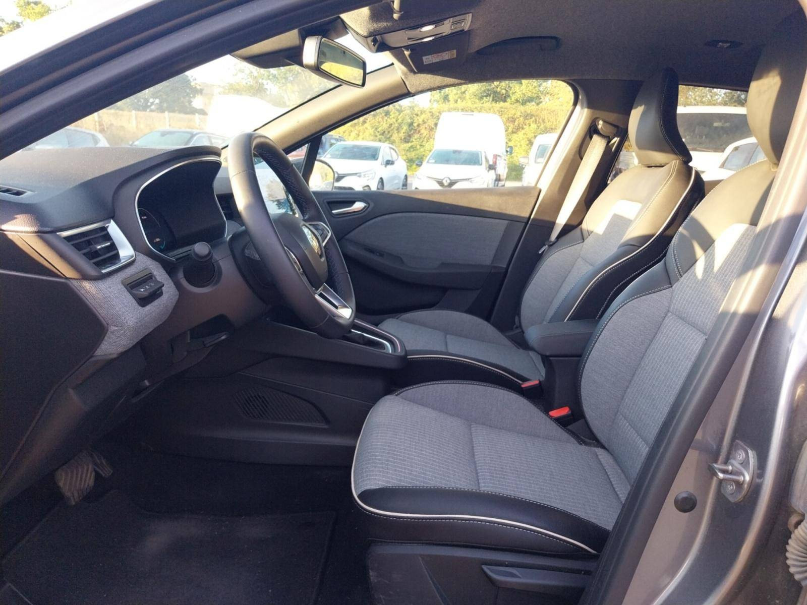 Vente en ligne Renault Clio 5 Clio E-Tech full hybrid 145 au prix de 17 590 €