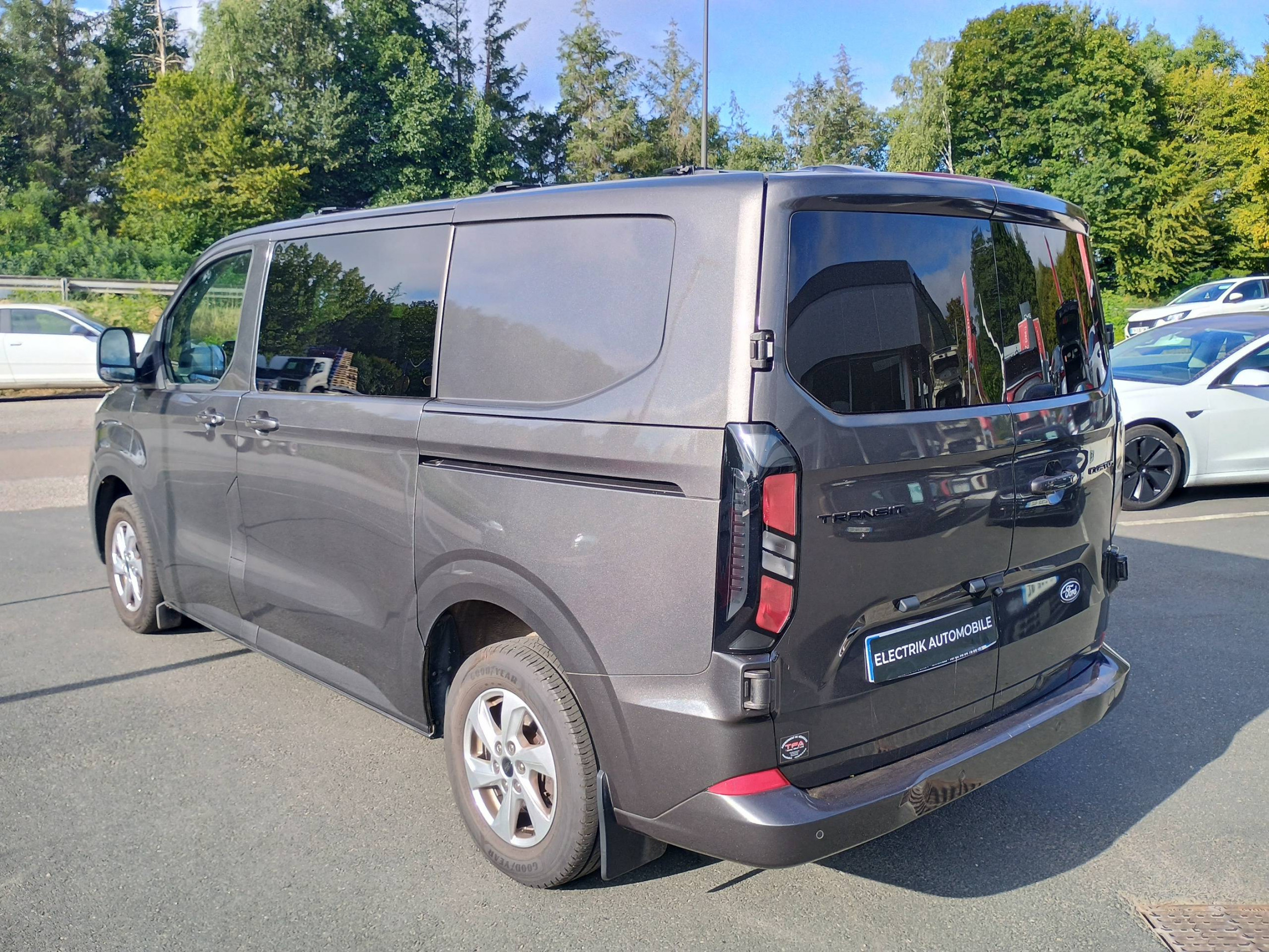 Vente en ligne Ford Transit Custom  300 L1H1 2.0 ECOBLUE 136 CH BVA8 au prix de 36 490 €