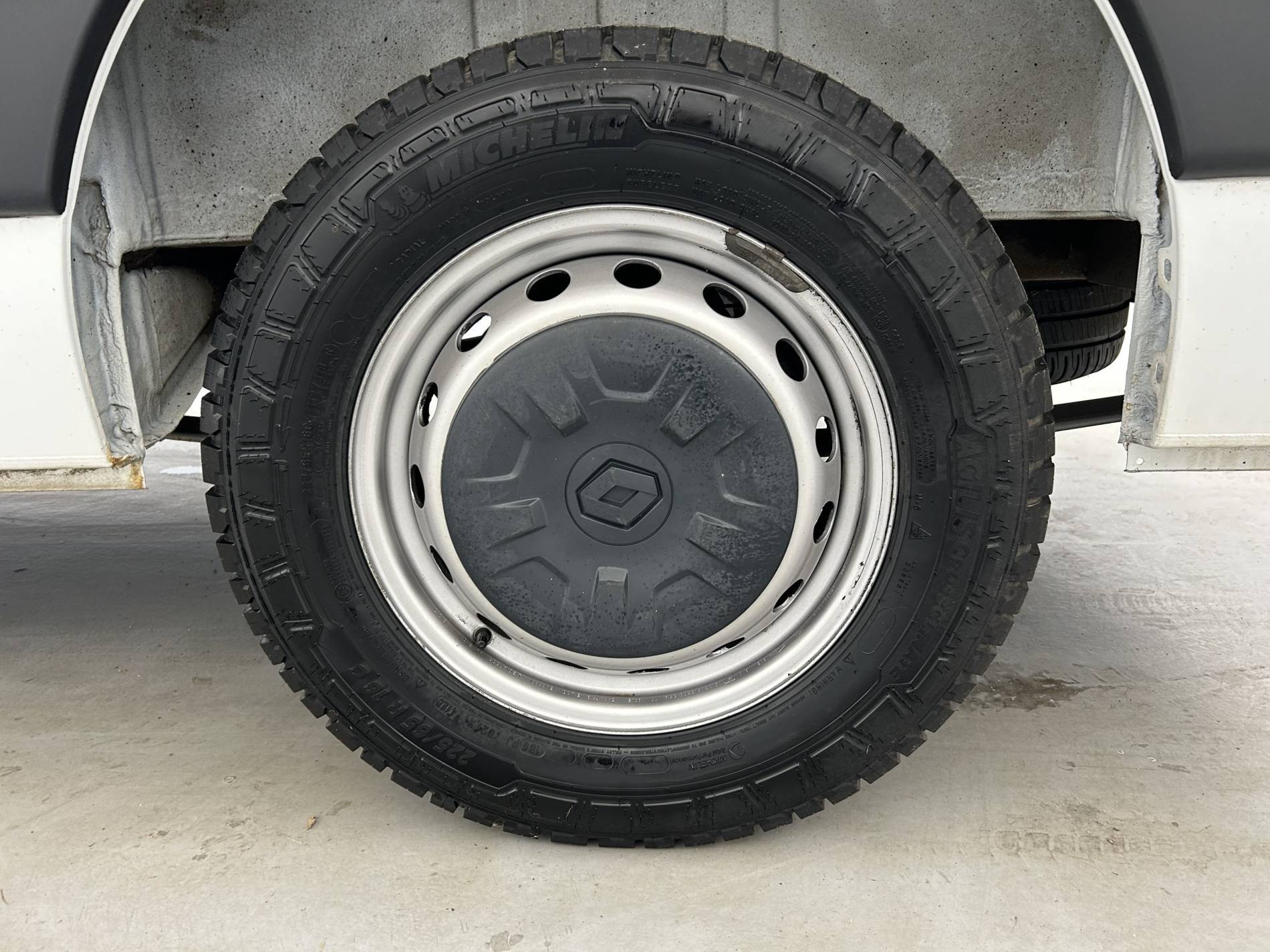 Vente en ligne Renault Master Fourgon MASTER FGN TRAC F3500 L2H2 BLUE DCI 135 au prix de 22 390 €