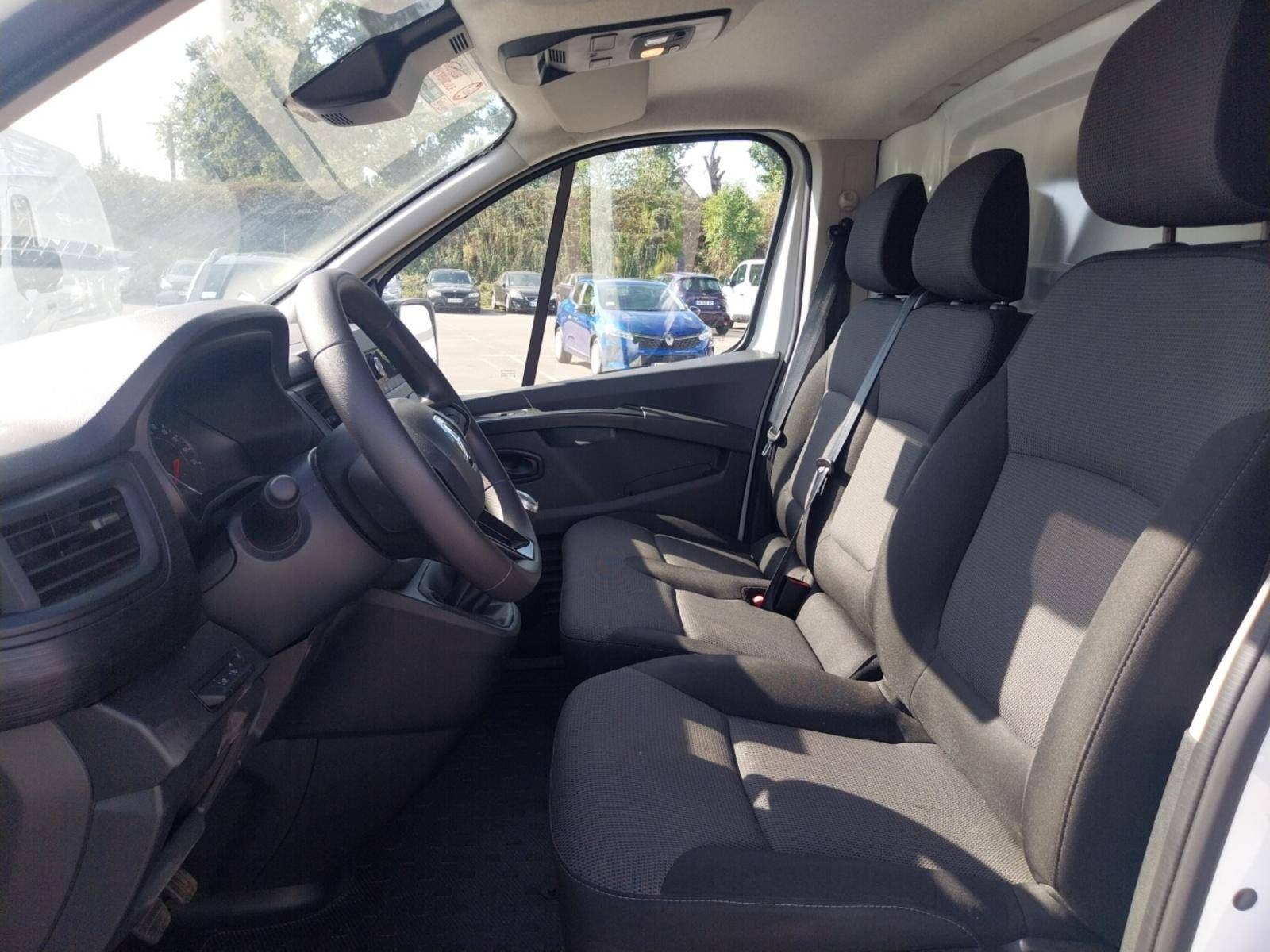 Vente en ligne Renault Trafic 3 Fourgon TRAFIC FGN L1H1 3000 KG BLUE DCI 130 au prix de 23 900 €