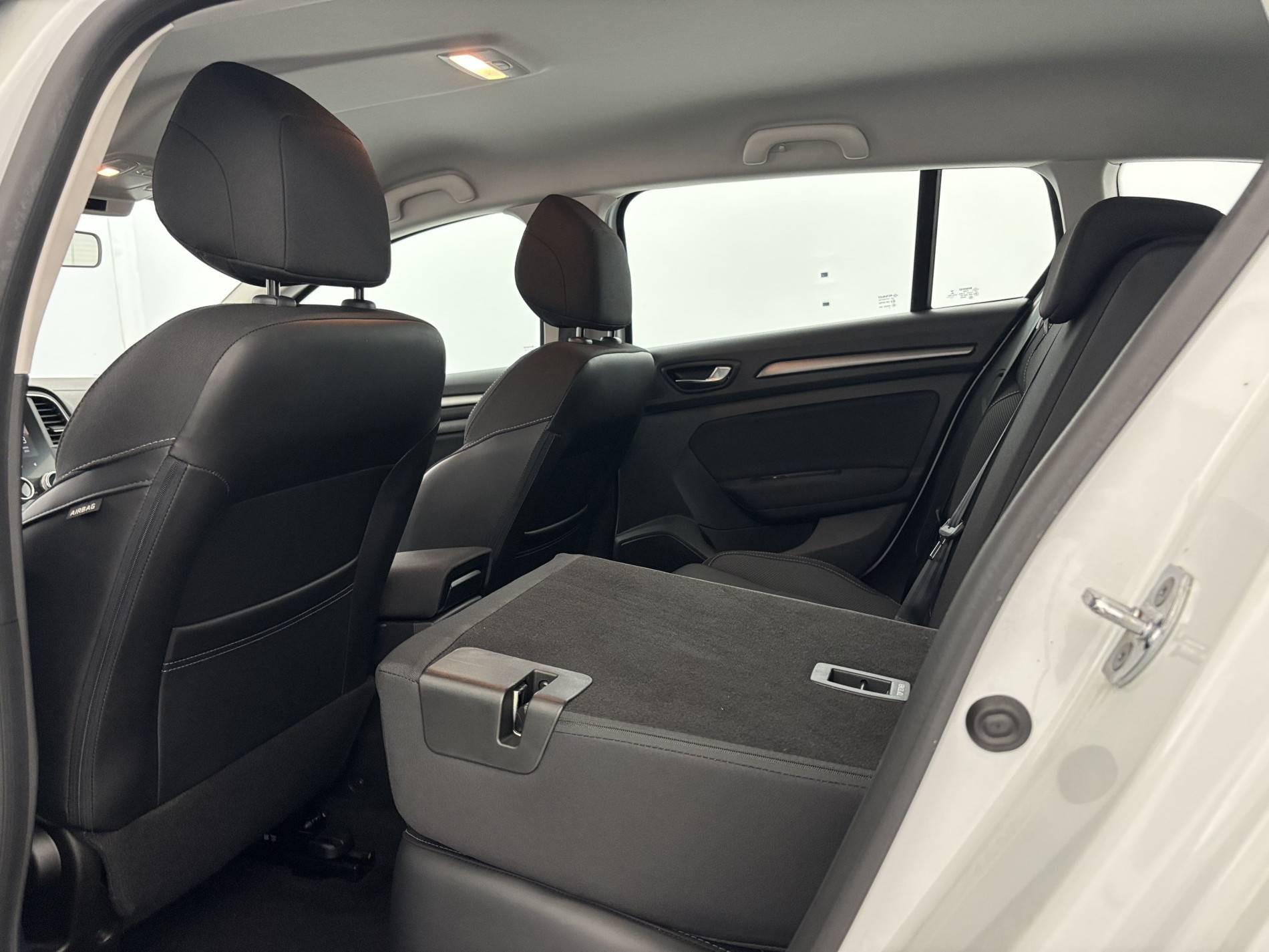 Vente en ligne Renault Megane 4 Estate  E-Tech plug-in Hybrid 160 au prix de 18 490 €