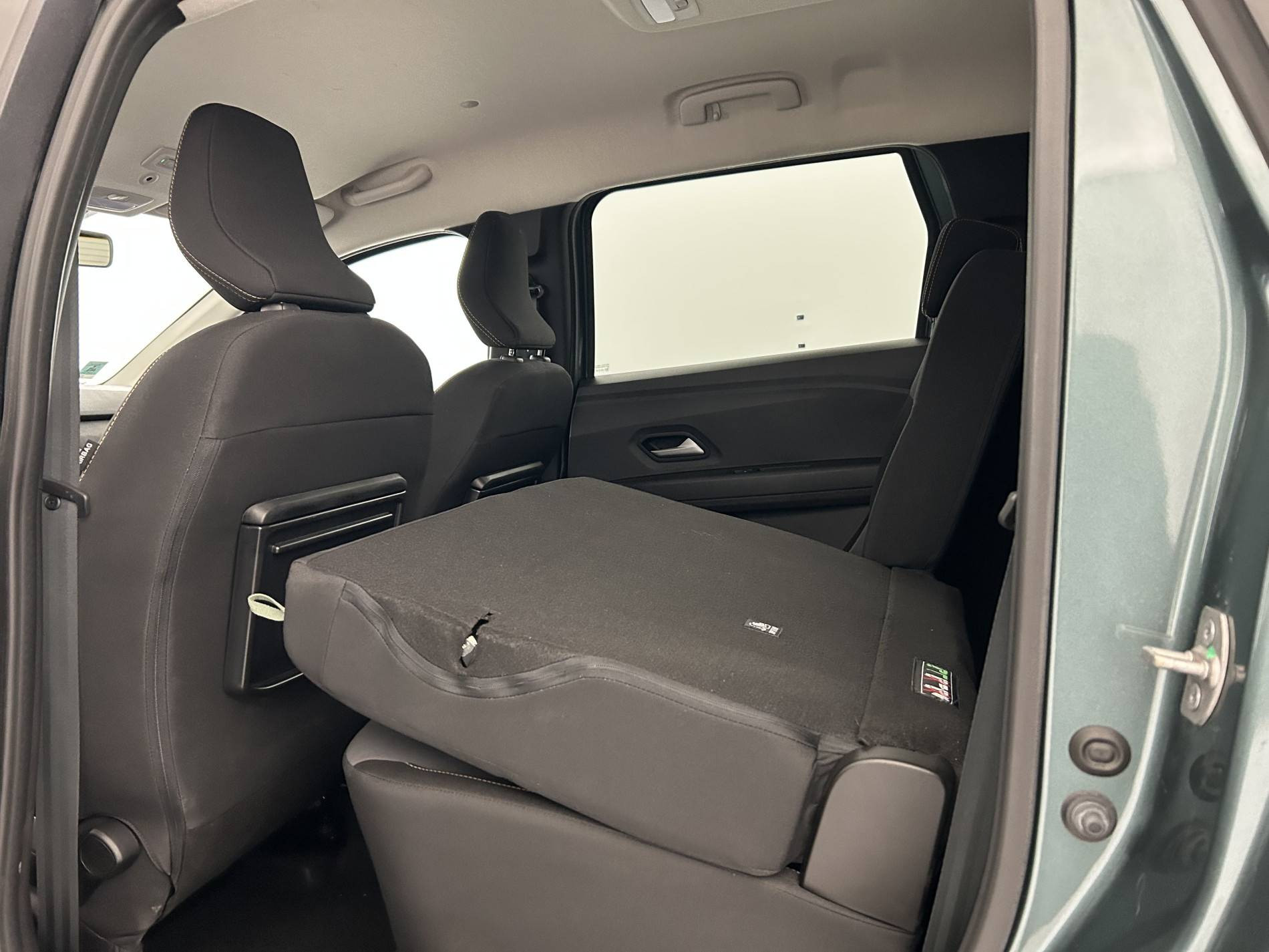 Vente en ligne Dacia Jogger  Hybrid 140 7 places GSR2 au prix de 23 990 €