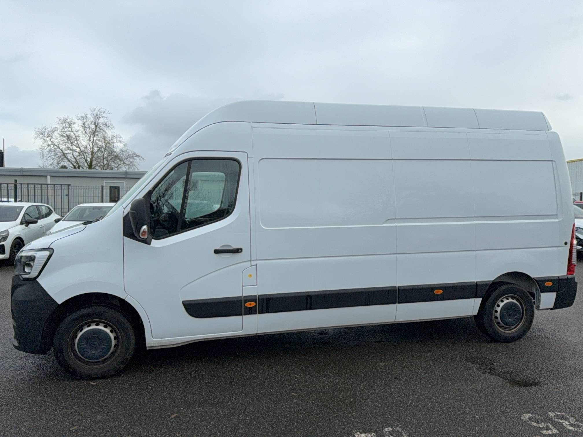 Vente en ligne Renault Master Fourgon MASTER FGN TRAC F3500 L3H3 BLUE DCI 135 au prix de 29 840 €