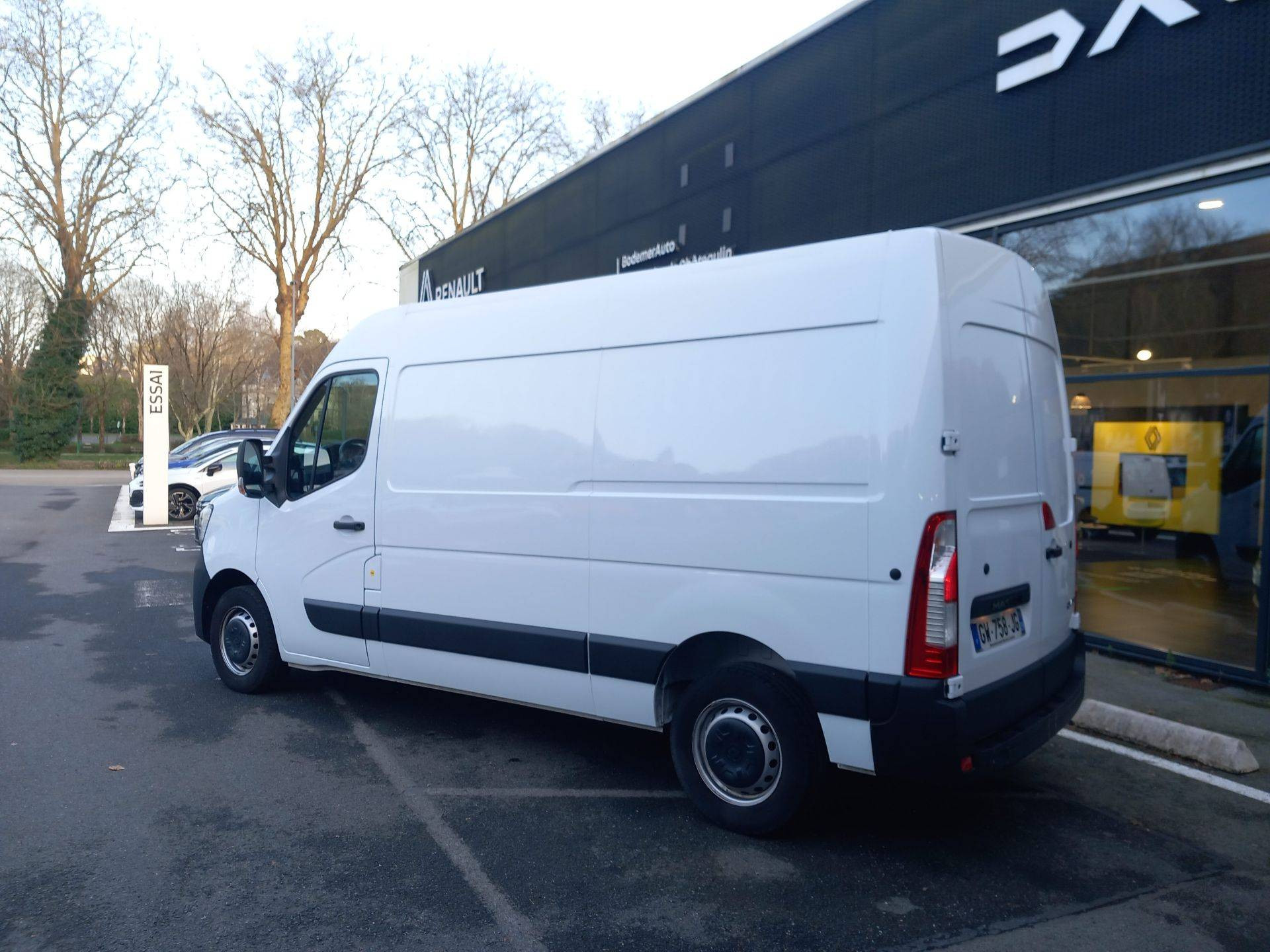 Vente en ligne Renault Master Fourgon MASTER FGN TRAC F3500 L2H2 BLUE DCI 135 au prix de 26 490 €