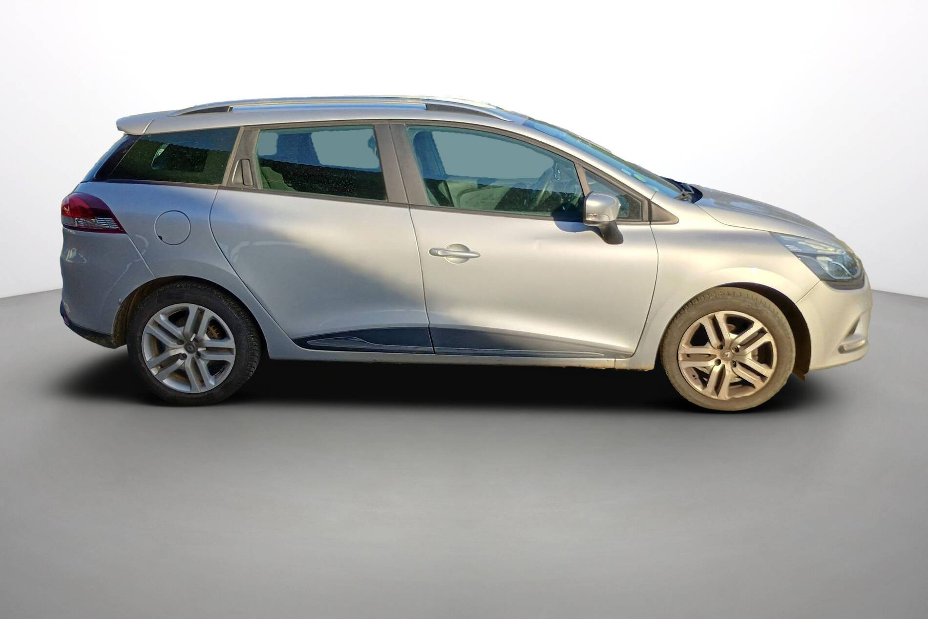 Vente en ligne Renault Clio 4 Estate Clio Estate dCi 90 E6C au prix de 9 790 €
