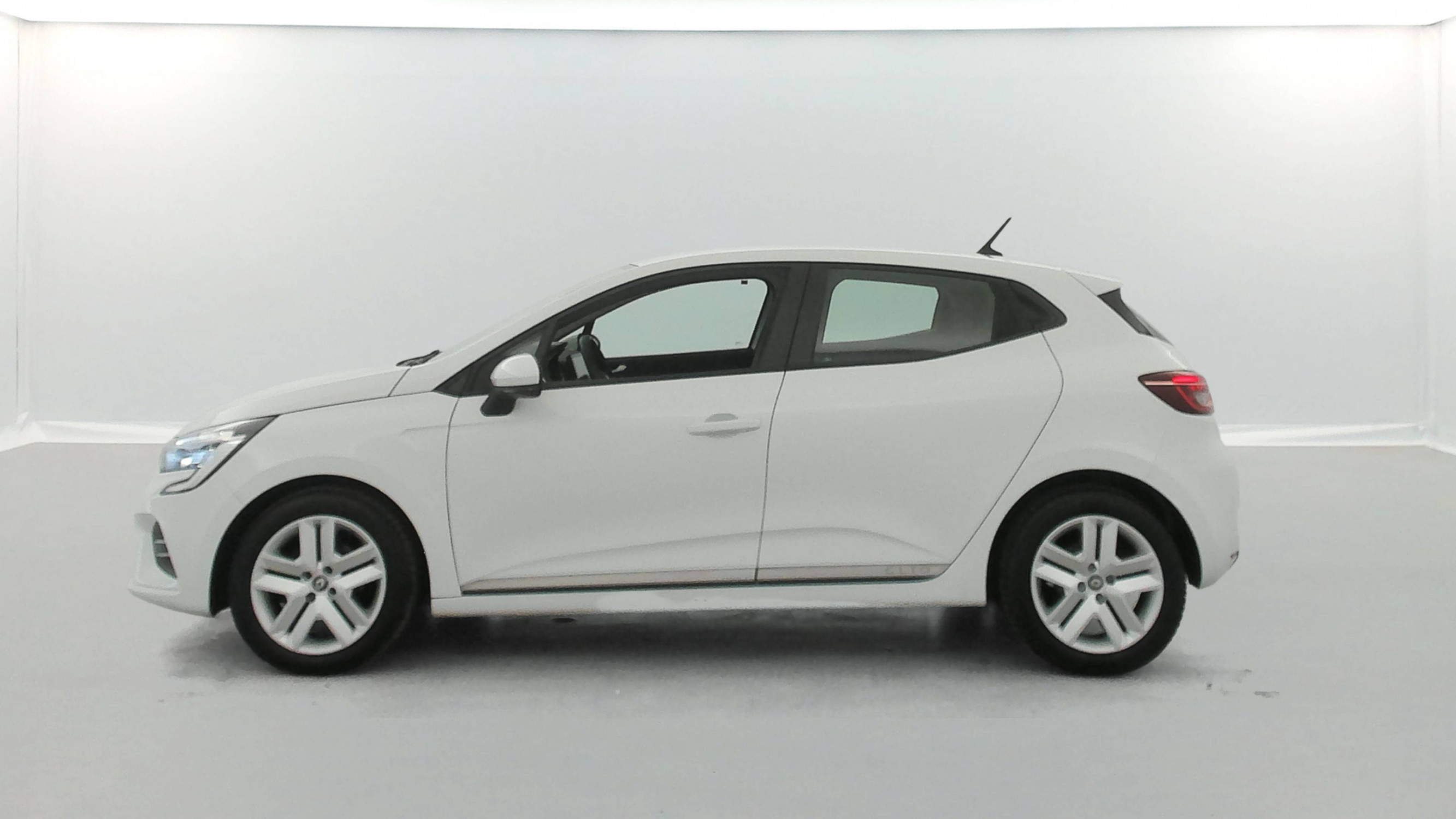Vente en ligne Renault Clio 5 Clio TCe 90 - 21 au prix de 13 990 €