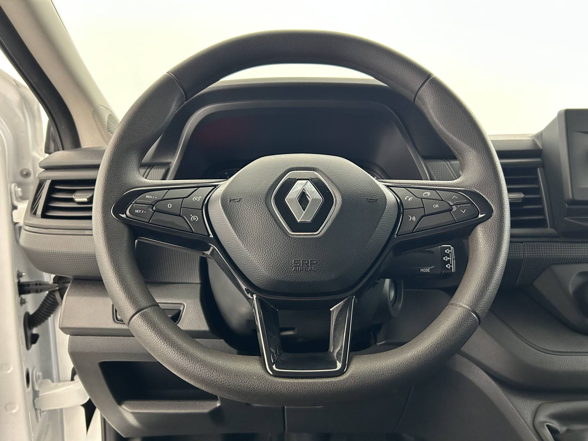 Vente en ligne Renault Trafic 3 Fourgon TRAFIC FG BLUE DCI 130 L1H1 3T GSR2 au prix de 23 490 €
