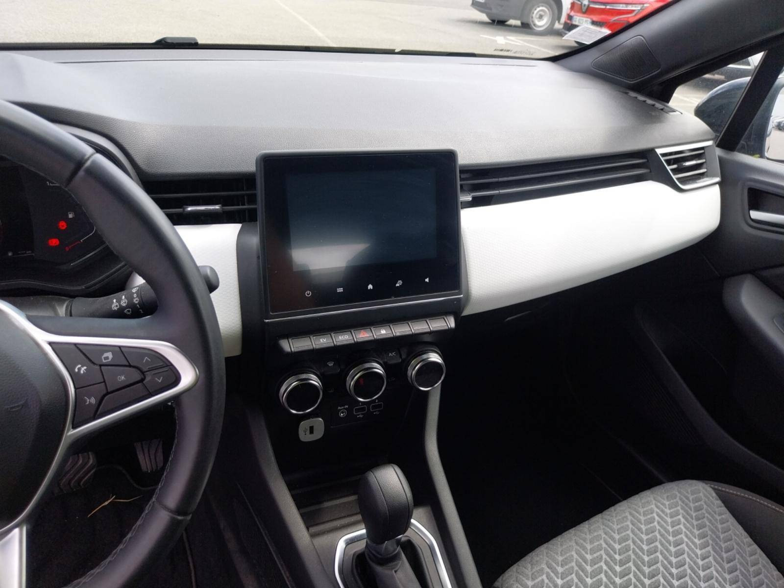 Vente en ligne Renault Clio 5 Clio E-Tech 140 - 21N au prix de 15 890 €