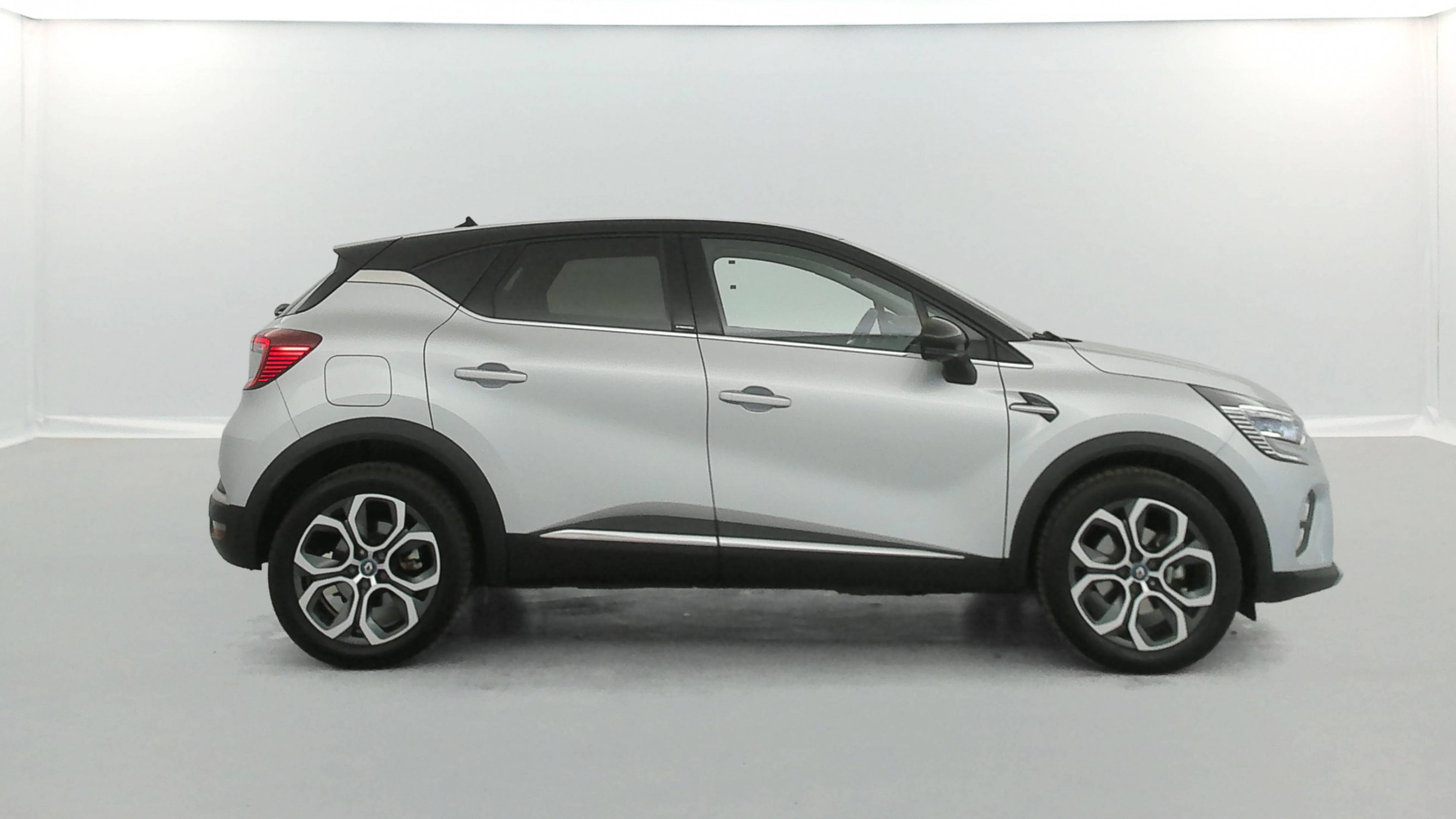 Vente en ligne Renault Captur  E-Tech Plug-in 160 au prix de 15 990 €