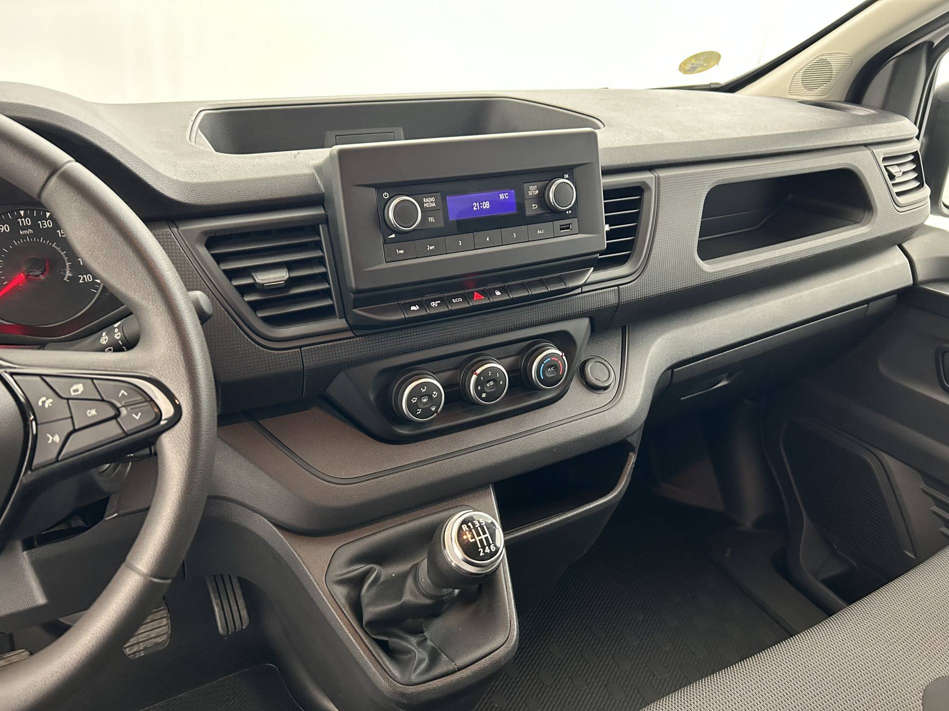Vente en ligne Renault Trafic 3 Fourgon TRAFIC FGN L2H1 3000 KG BLUE DCI 130 au prix de 22 990 €