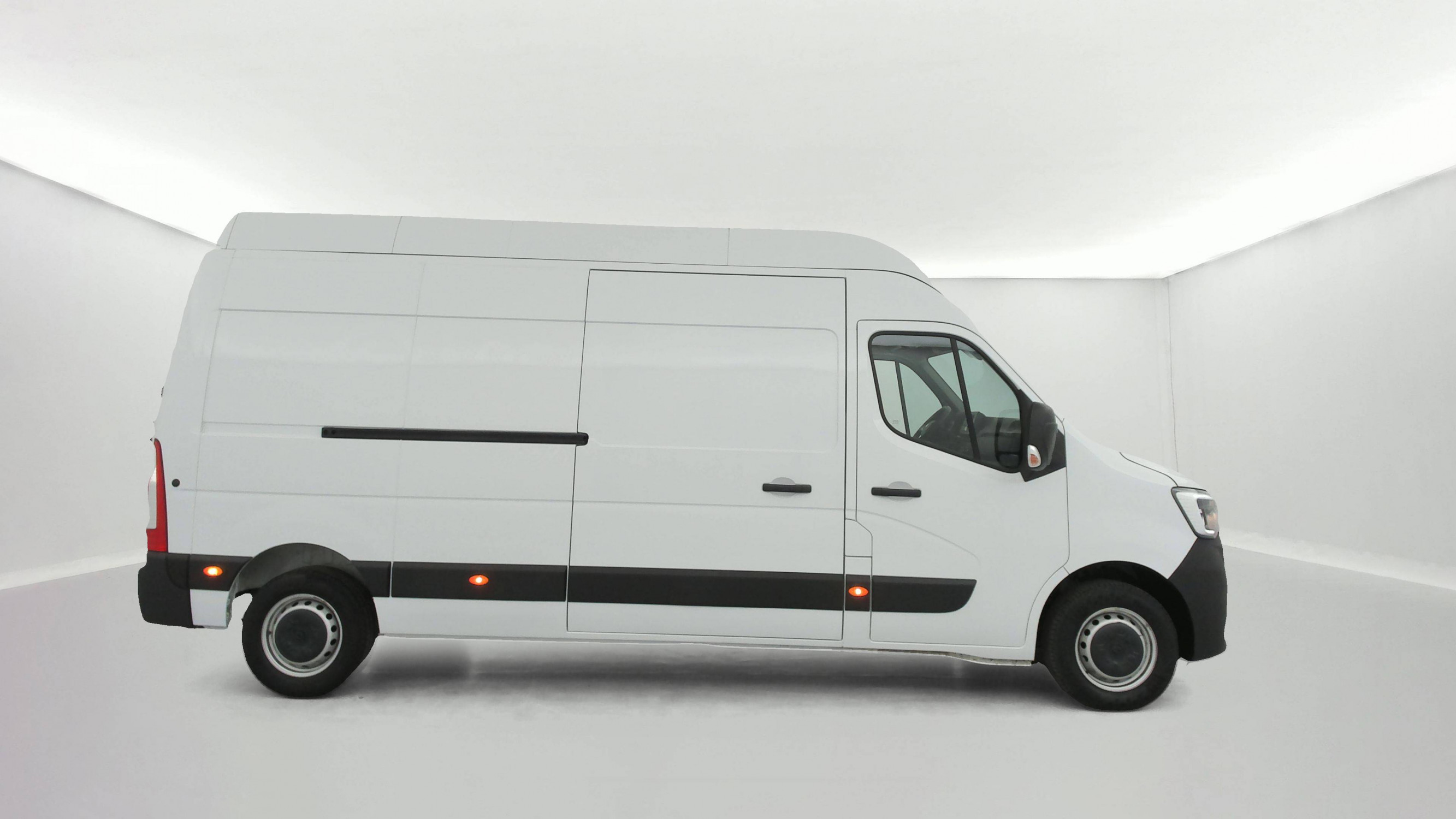 Vente en ligne Renault Master Fourgon MASTER FGN TRAC F3500 L3H3 BLUE DCI 135 au prix de 24 990 €