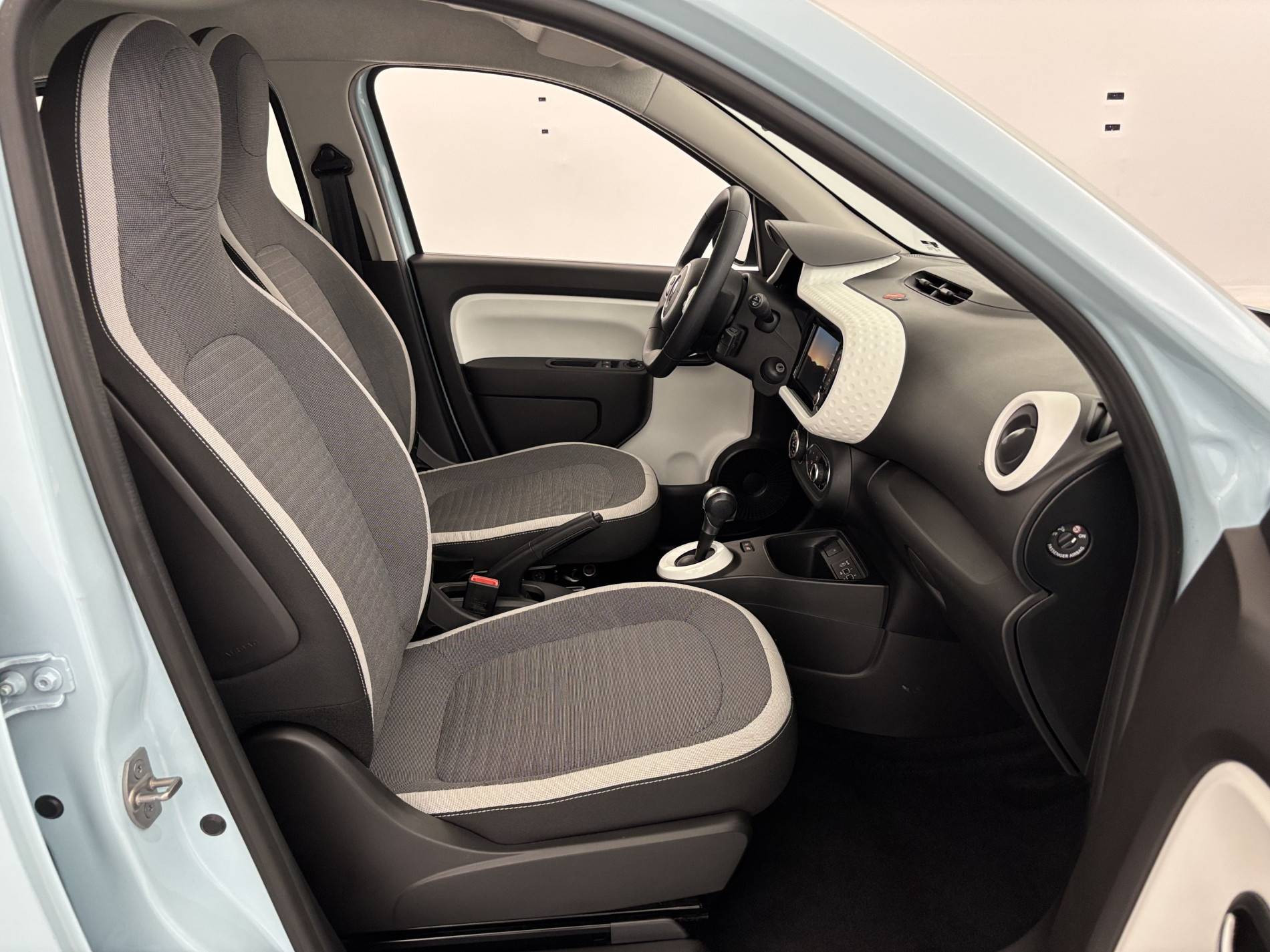 Vente en ligne Renault Twingo Electrique Twingo III E-Tech au prix de 12 990 €