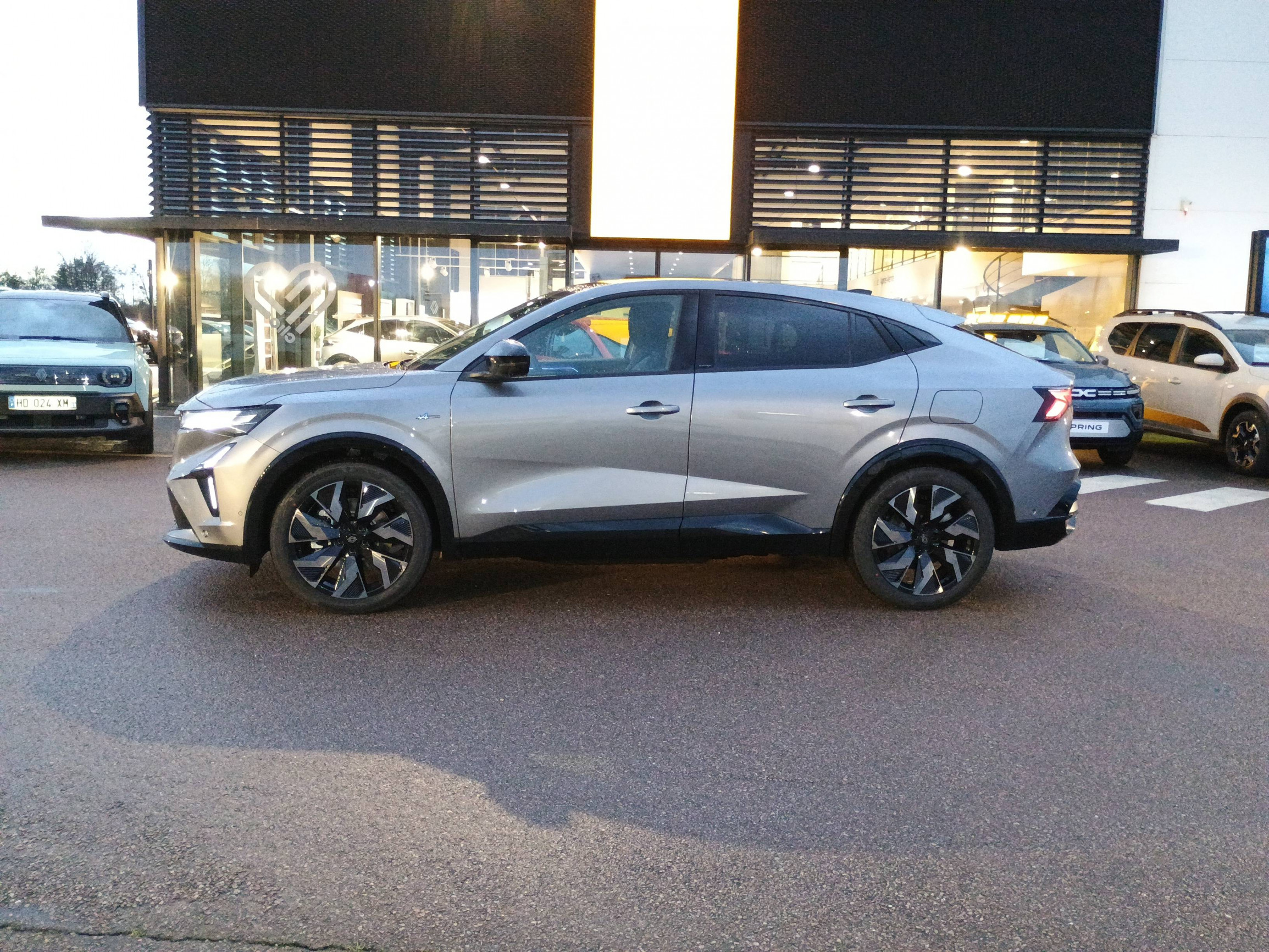 Vente en ligne Renault Rafale  hyper hybrid E-Tech 300 ch 4x4 au prix de 57 490 €