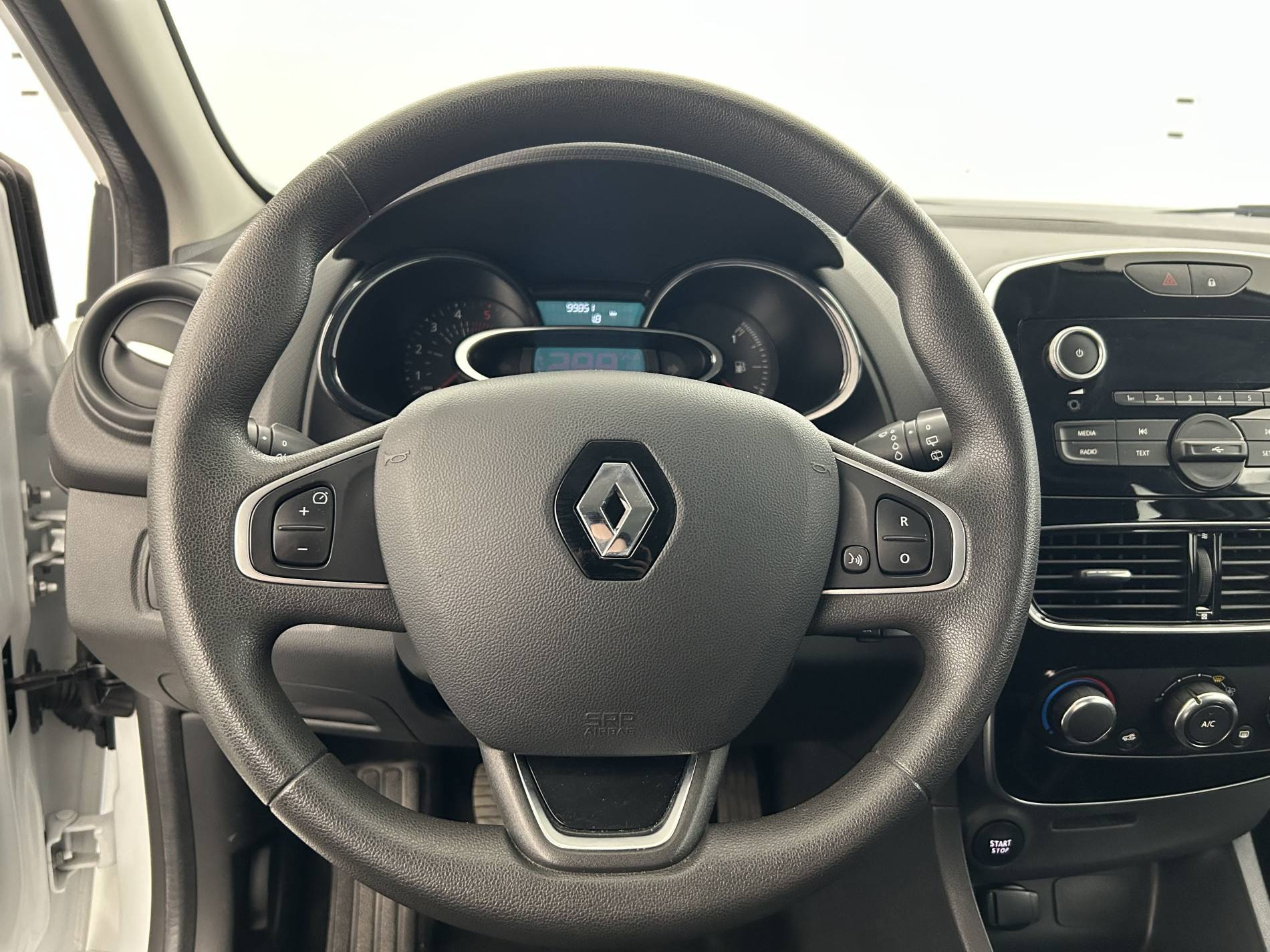Vente en ligne Renault Clio 4 CLIO SOCIETE DCI 75 ENERGY au prix de 7 790 €