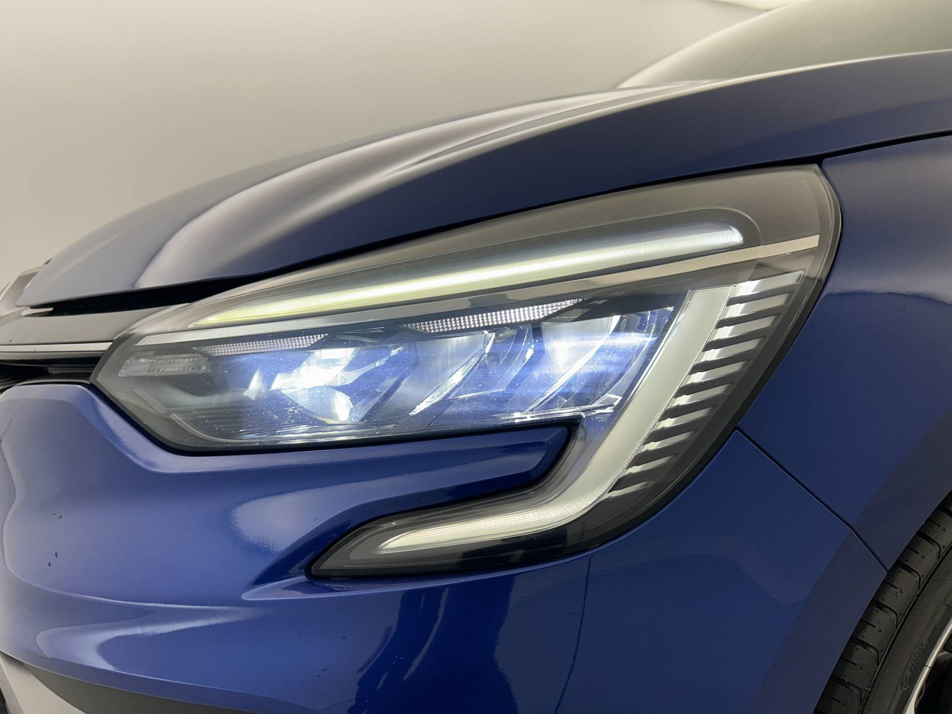 Vente en ligne Renault Clio 5 Clio E-Tech 140 - 21N au prix de 17 790 €