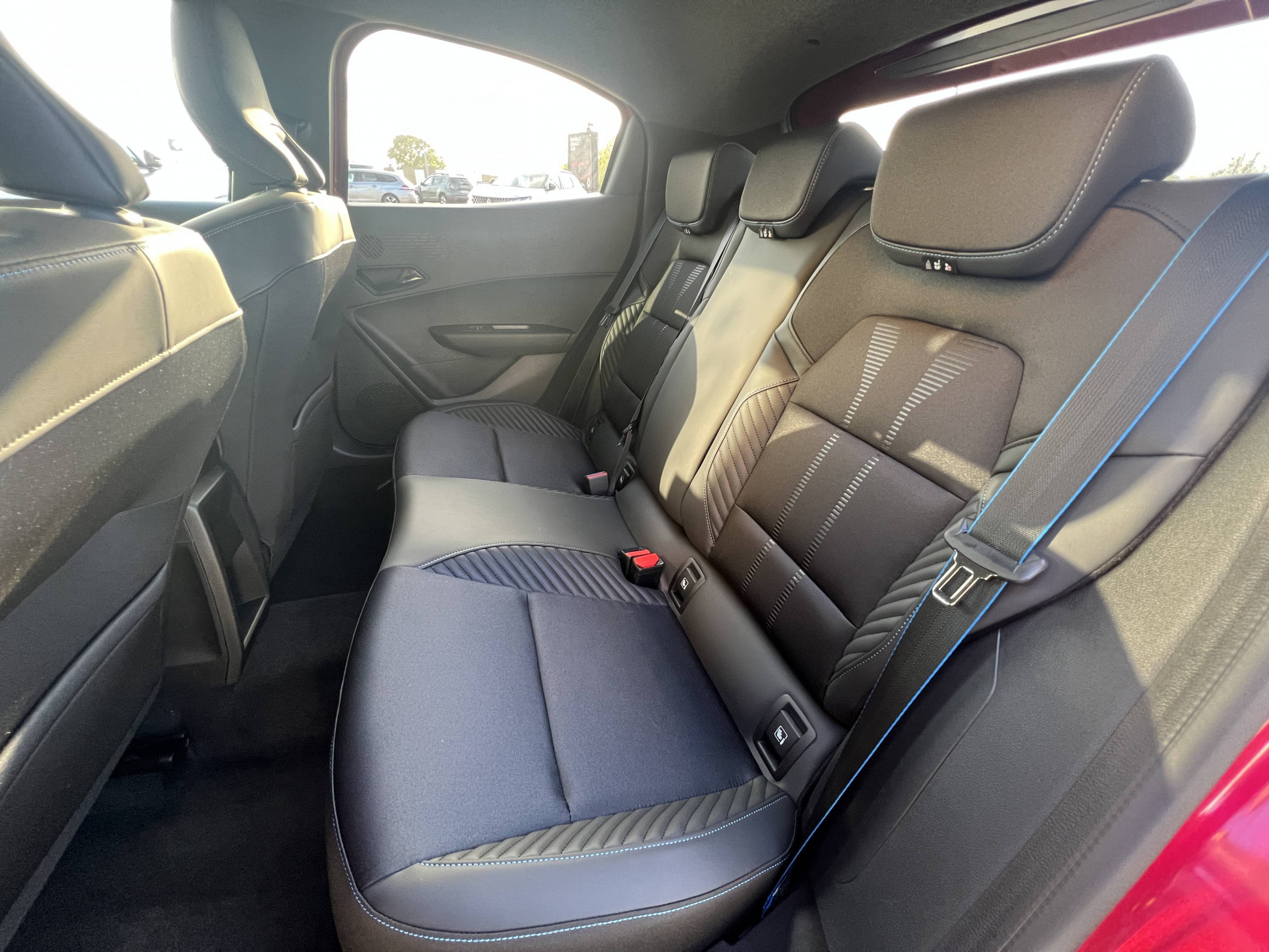 Vente en ligne Renault Clio 6 Clio E-Tech full hybrid 160 ch au prix de 28 290 €