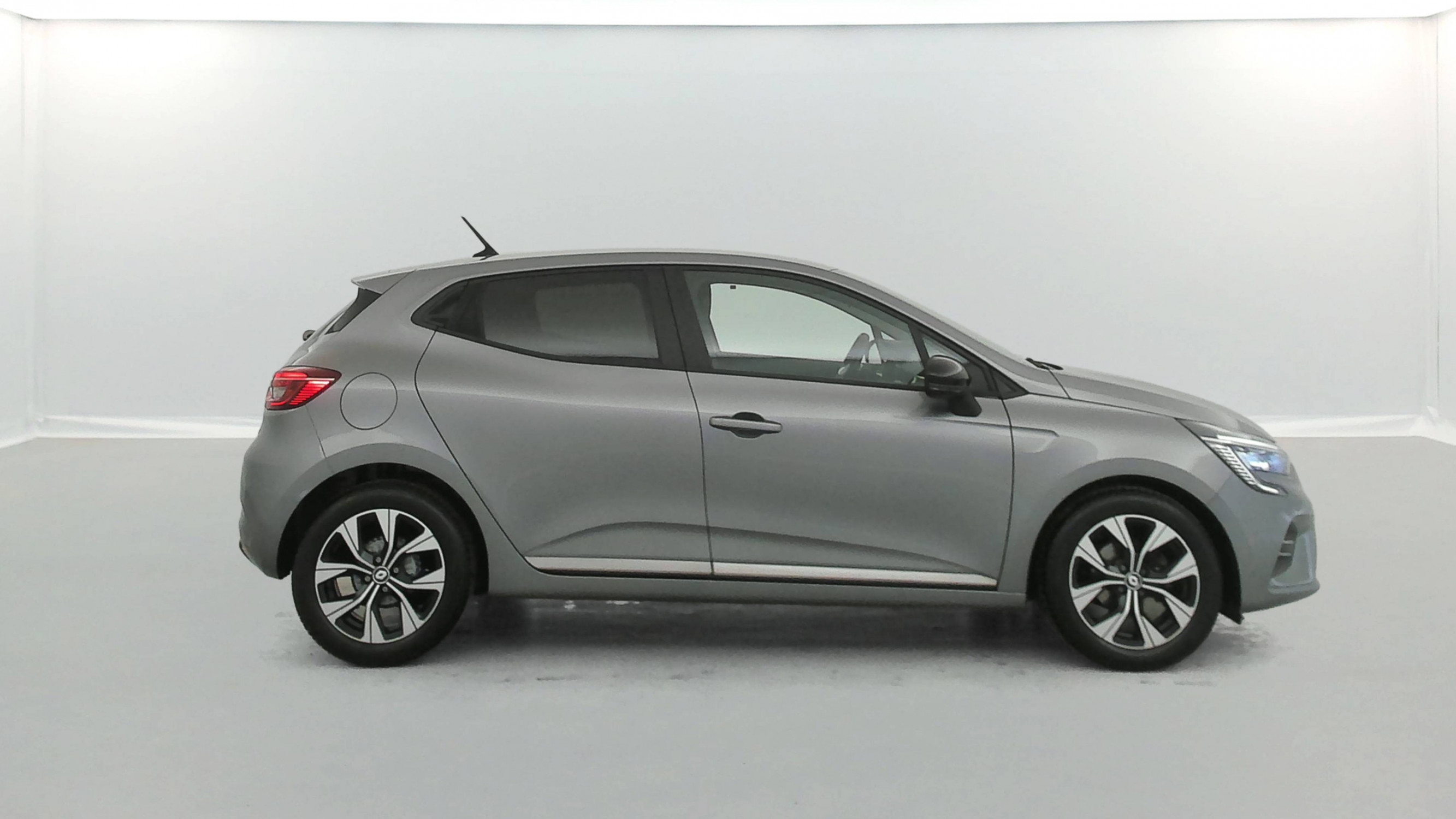 Vente en ligne Renault Clio 5 Clio TCe 90 au prix de 14 990 €