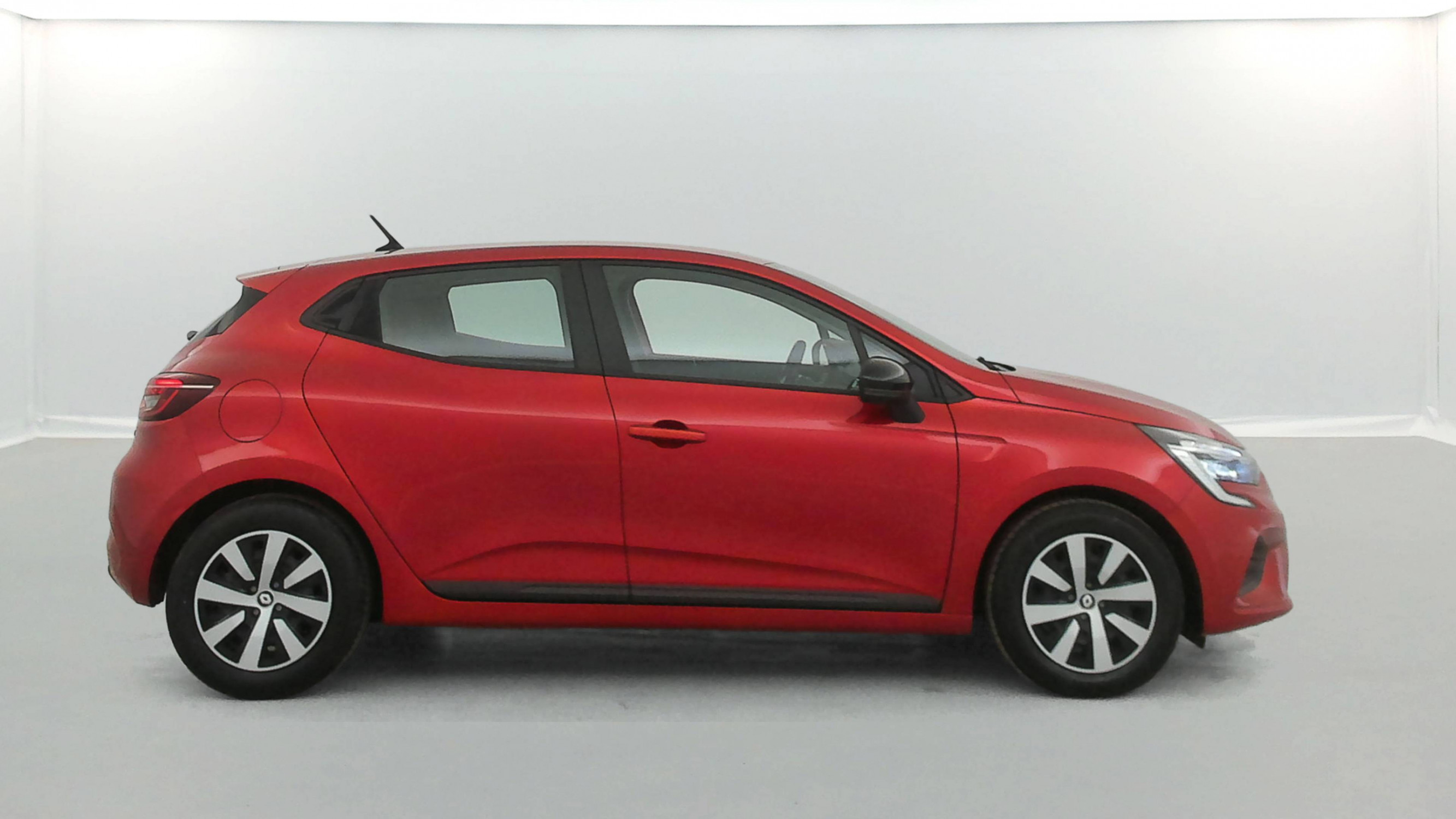 Vente en ligne Renault Clio 5 Clio E-Tech full hybrid 145 au prix de 16 890 €