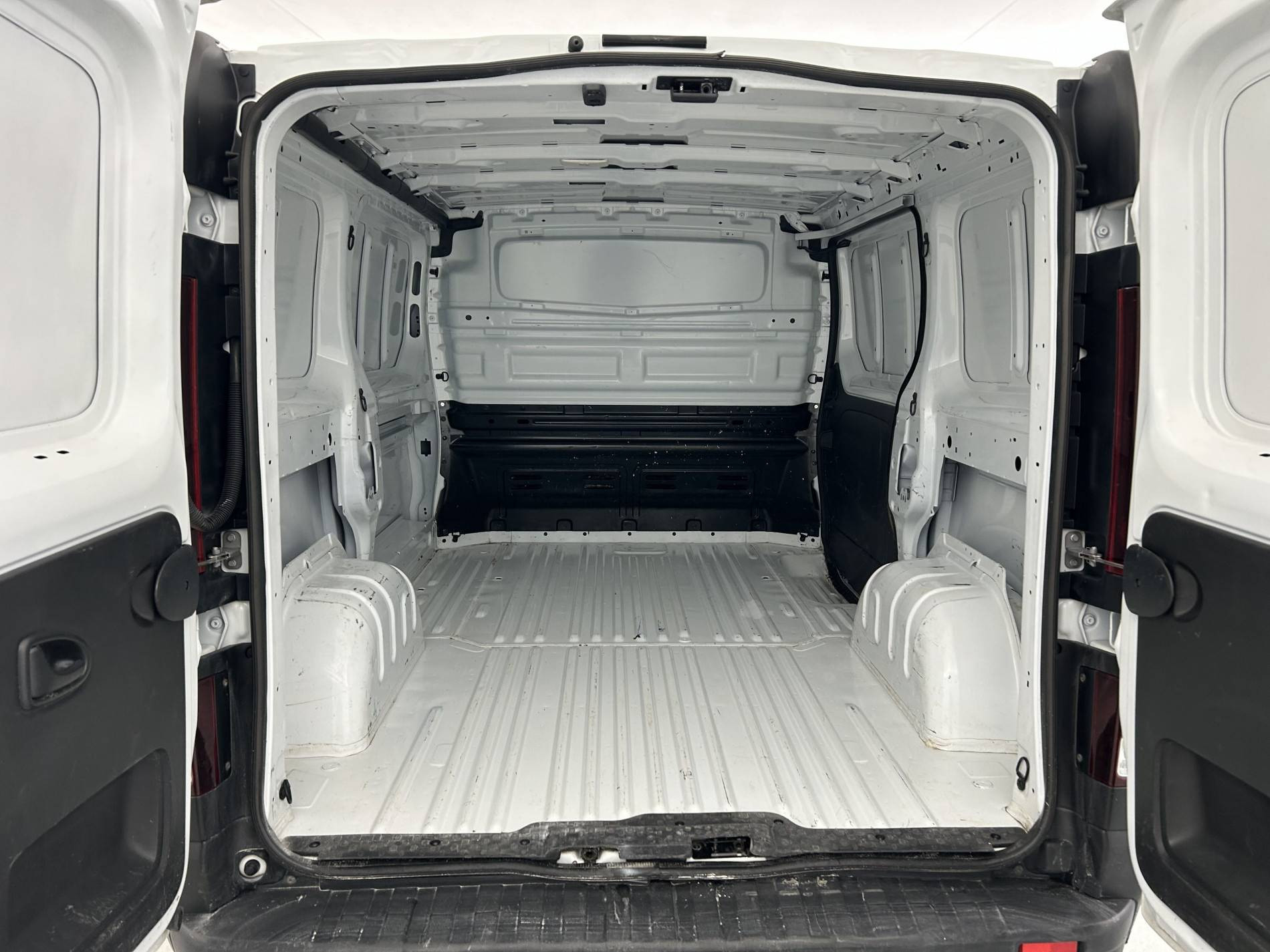 Vente en ligne Renault Trafic 3 Fourgon TRAFIC FGN L1H1 2800 KG BLUE DCI 130 au prix de 19 490 €