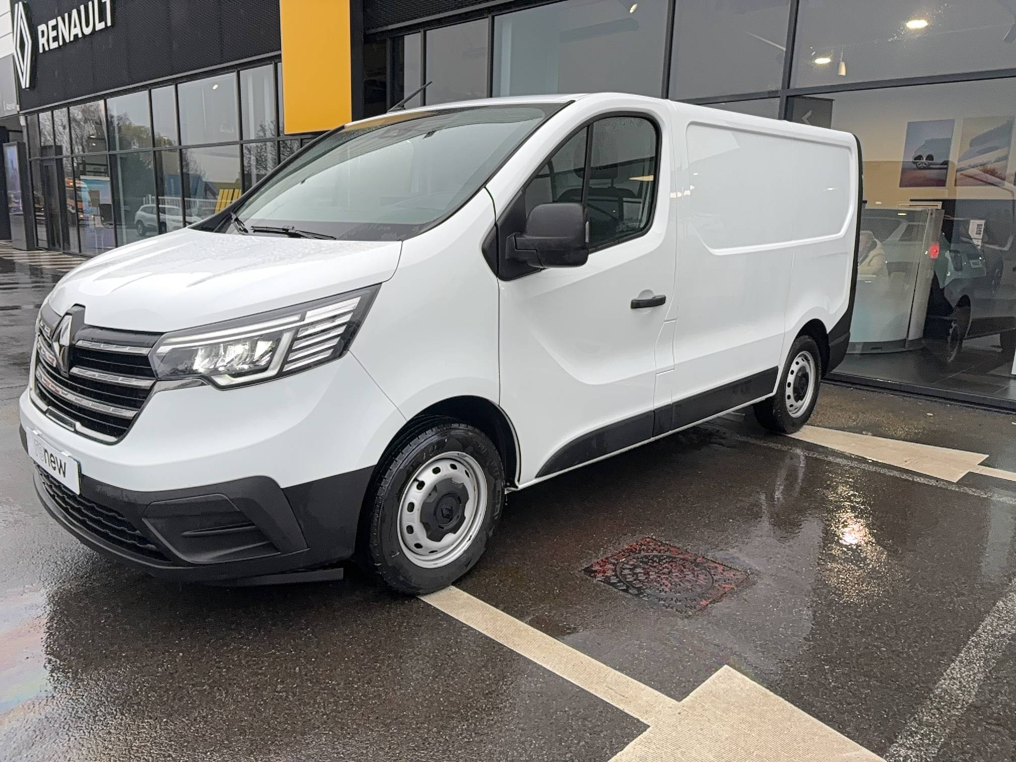 Vente en ligne Renault Trafic 3 Fourgon TRAFIC FGN L1H1 2800 KG BLUE DCI 130 au prix de 17 500 €