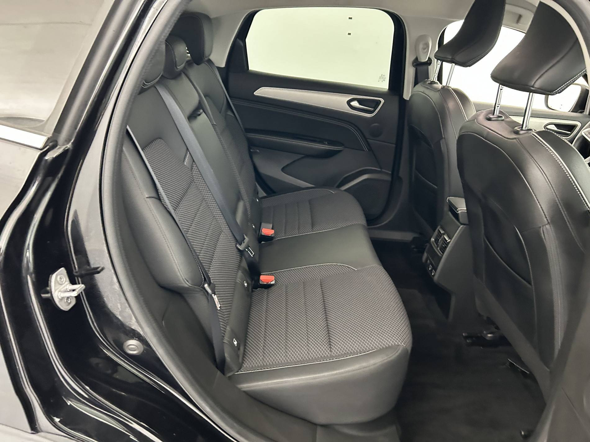 Vente en ligne Renault Arkana  mild hybrid 140 EDC FAP - 22 au prix de 18 890 €