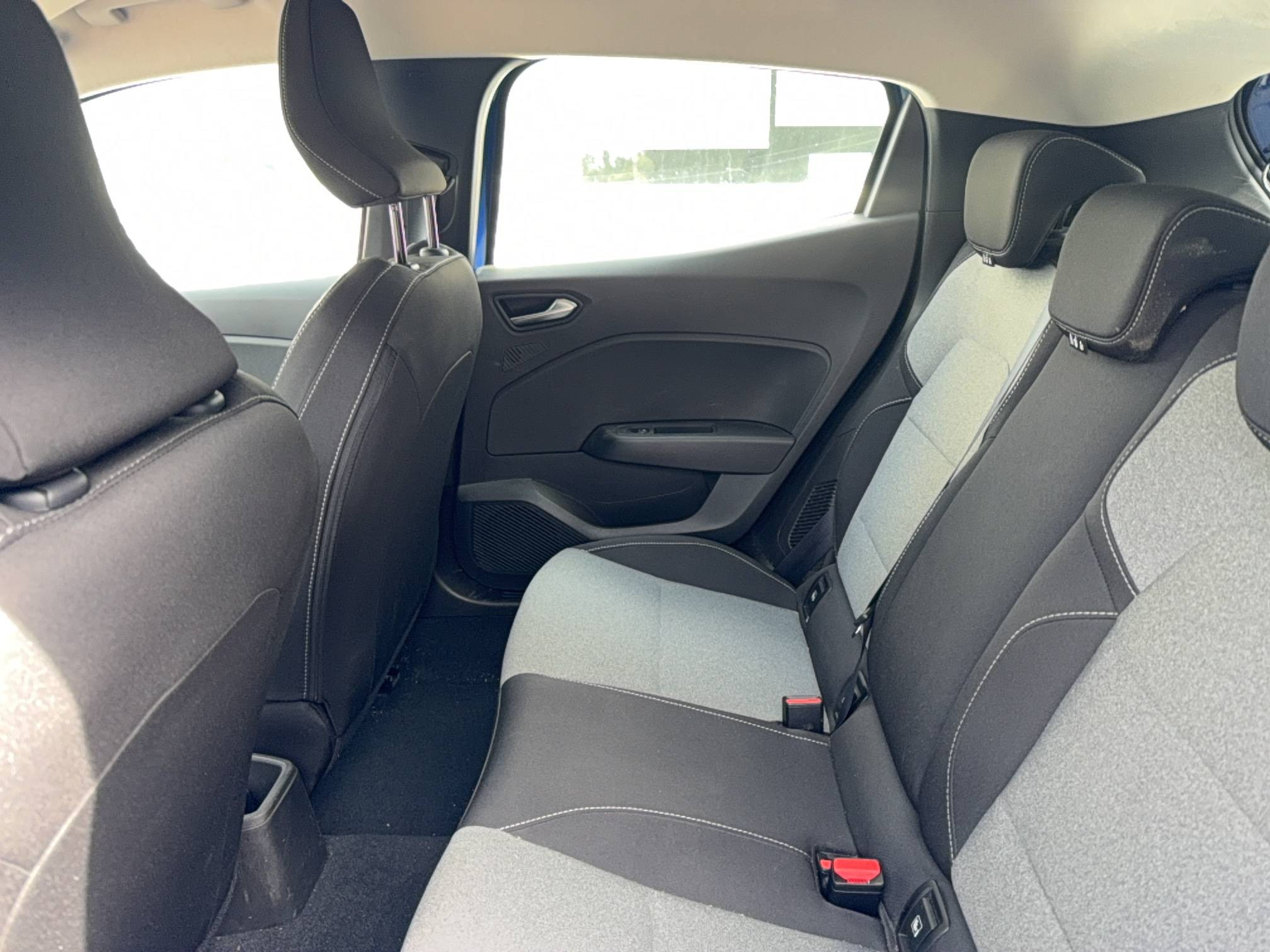 Vente en ligne Renault Clio 5 Clio E-Tech full hybrid 145 au prix de 17 990 €