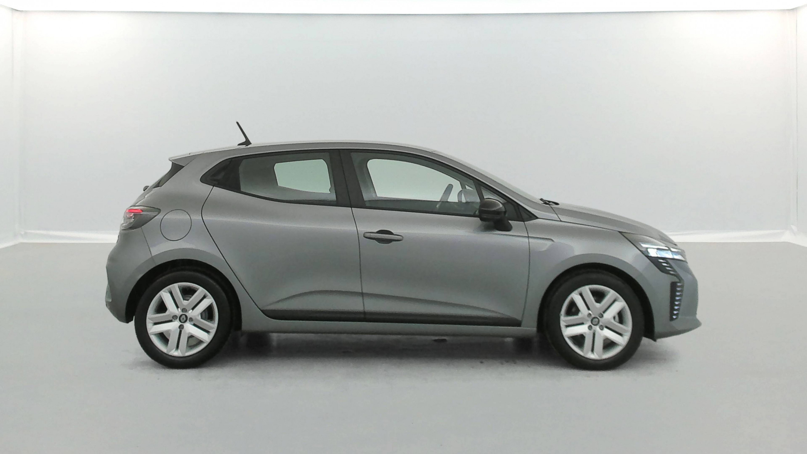 Vente en ligne Renault Clio 5 Clio E-Tech full hybrid 145 ch GSR2 au prix de 18 890 €
