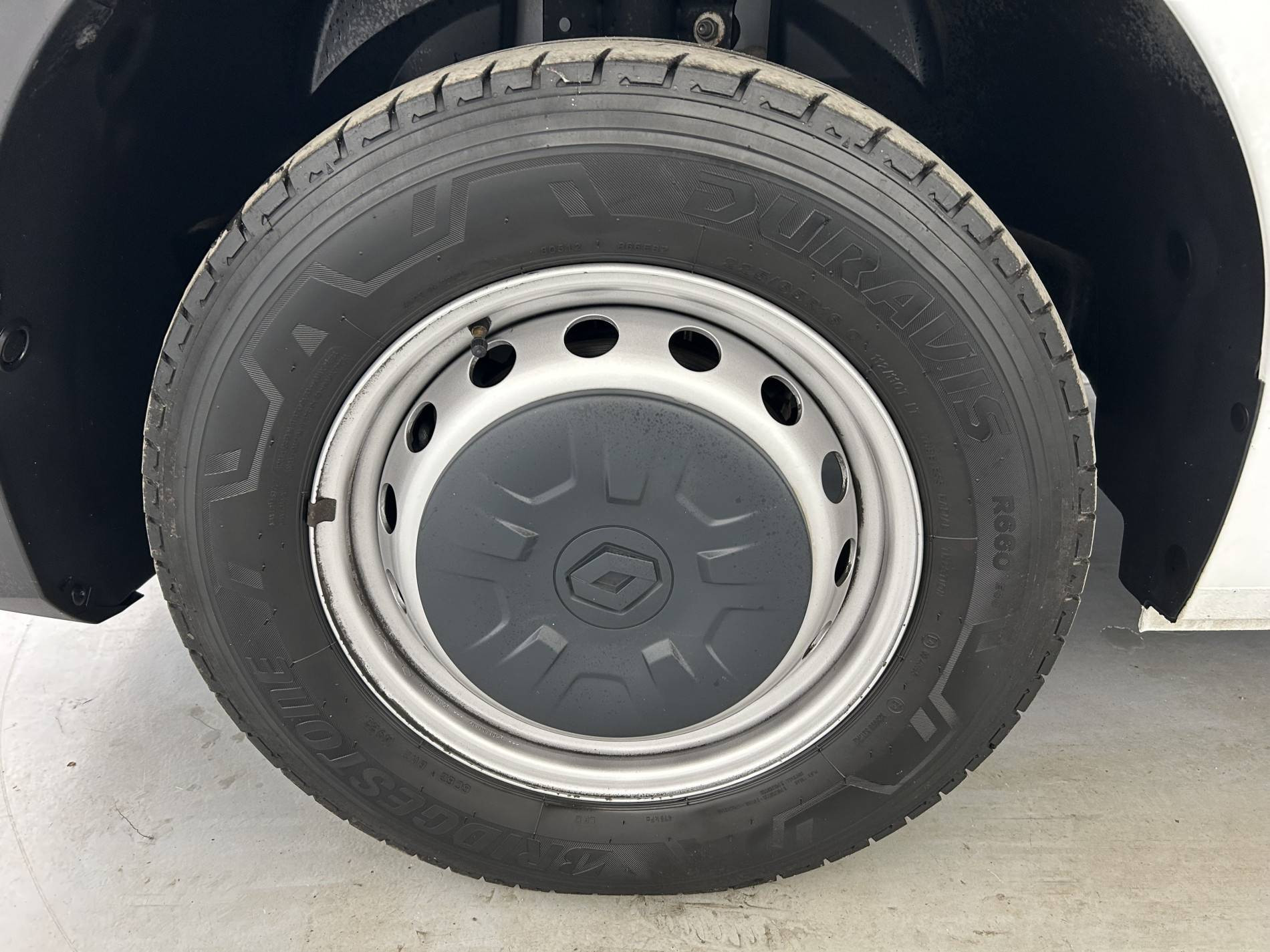 Vente en ligne Renault Master Fourgon MASTER CA TRAC F3500 L2H2 BLUE DCI 135 au prix de 26 490 €