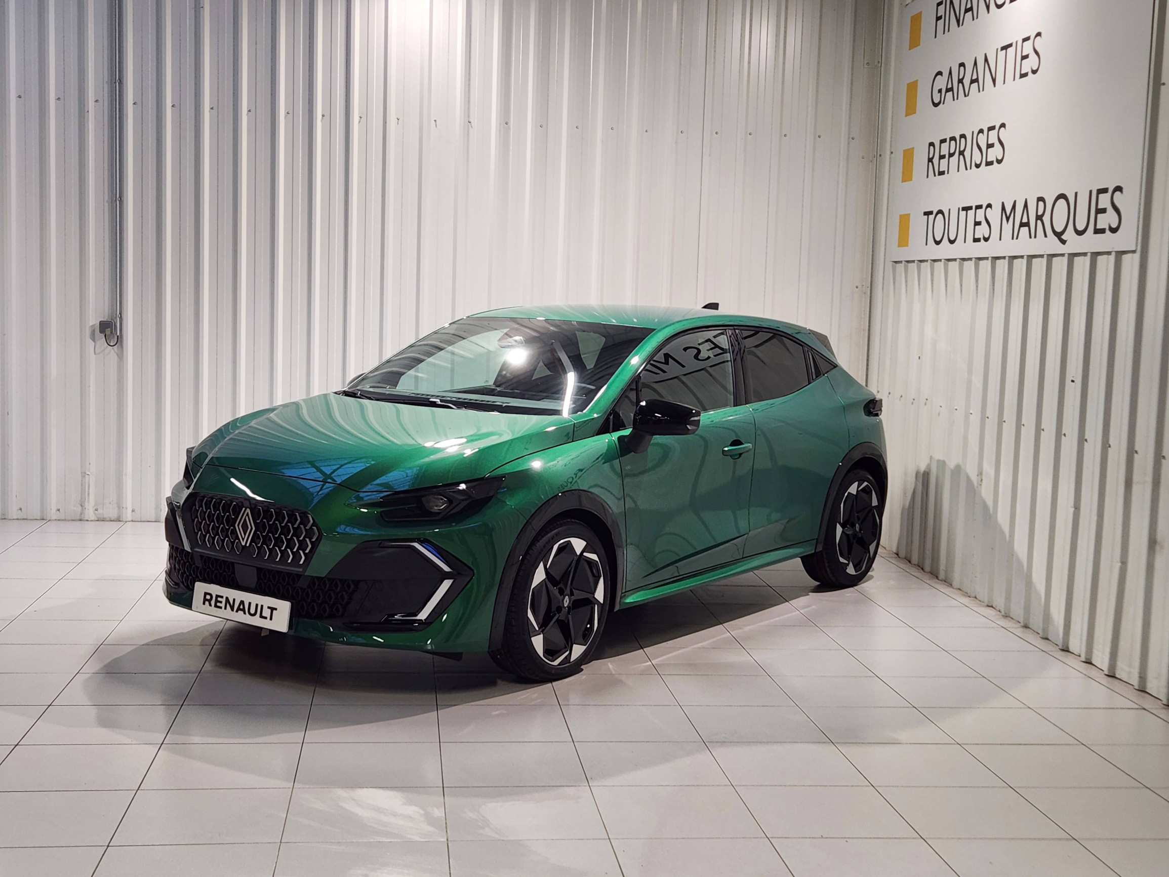 Renault Clio 6 Clio E-Tech full hybrid 160 ch occasion de 2026 en vente à Morlaix