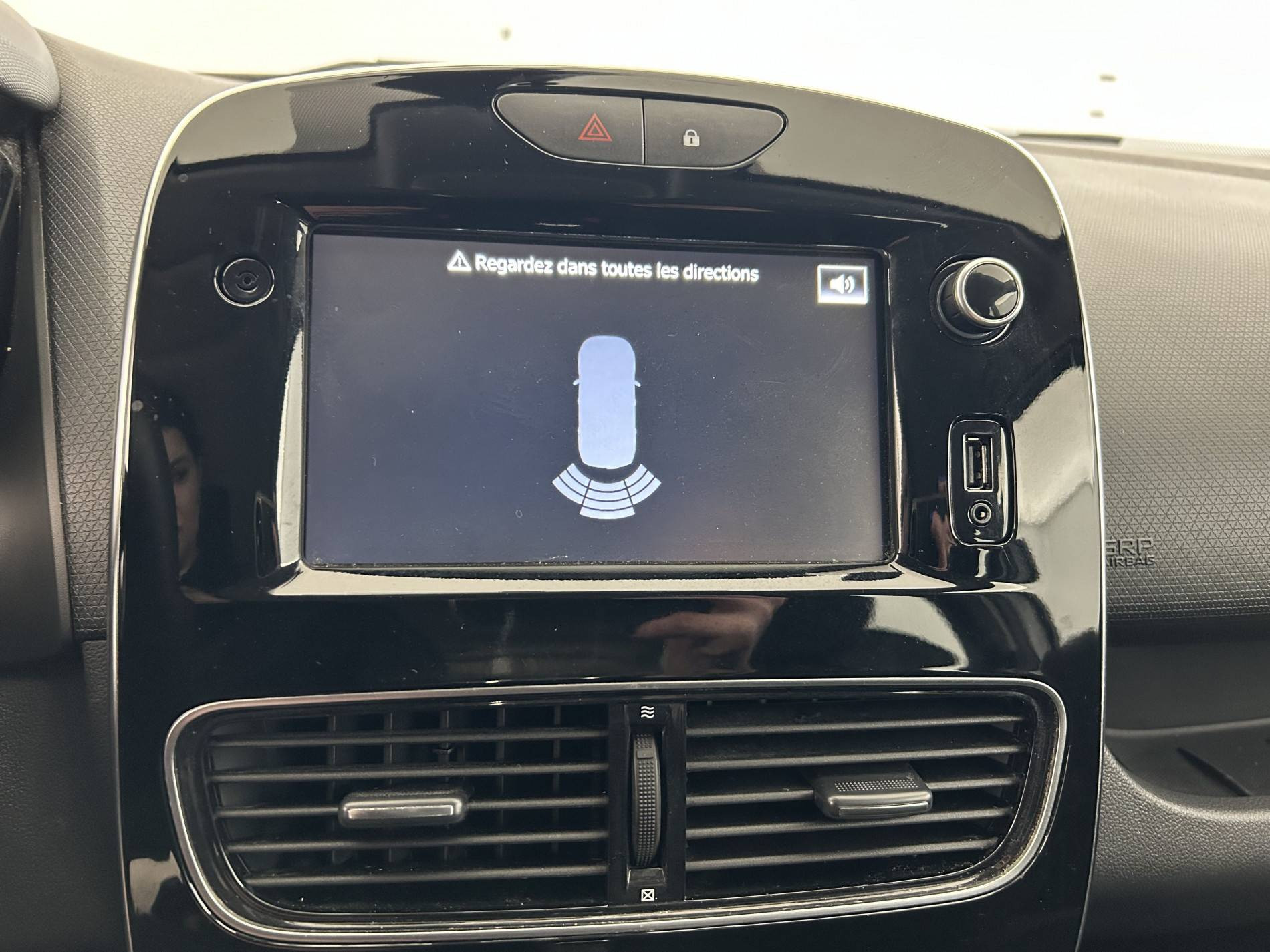 Vente en ligne Renault Clio 4 Clio dCi 75 E6C au prix de 10 890 €