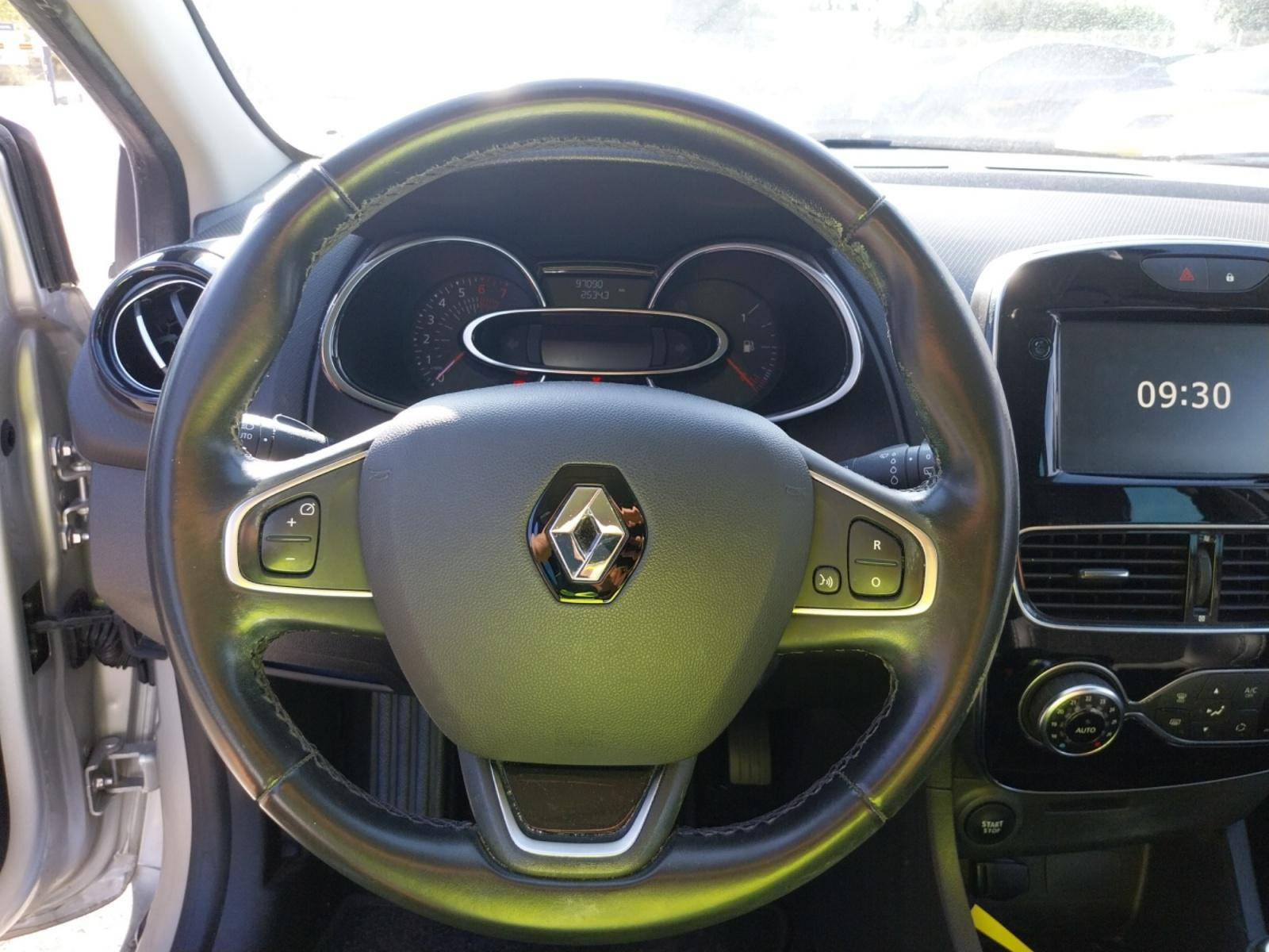 Vente en ligne Renault Clio 4 Clio TCe 90 E6C au prix de 10 990 €