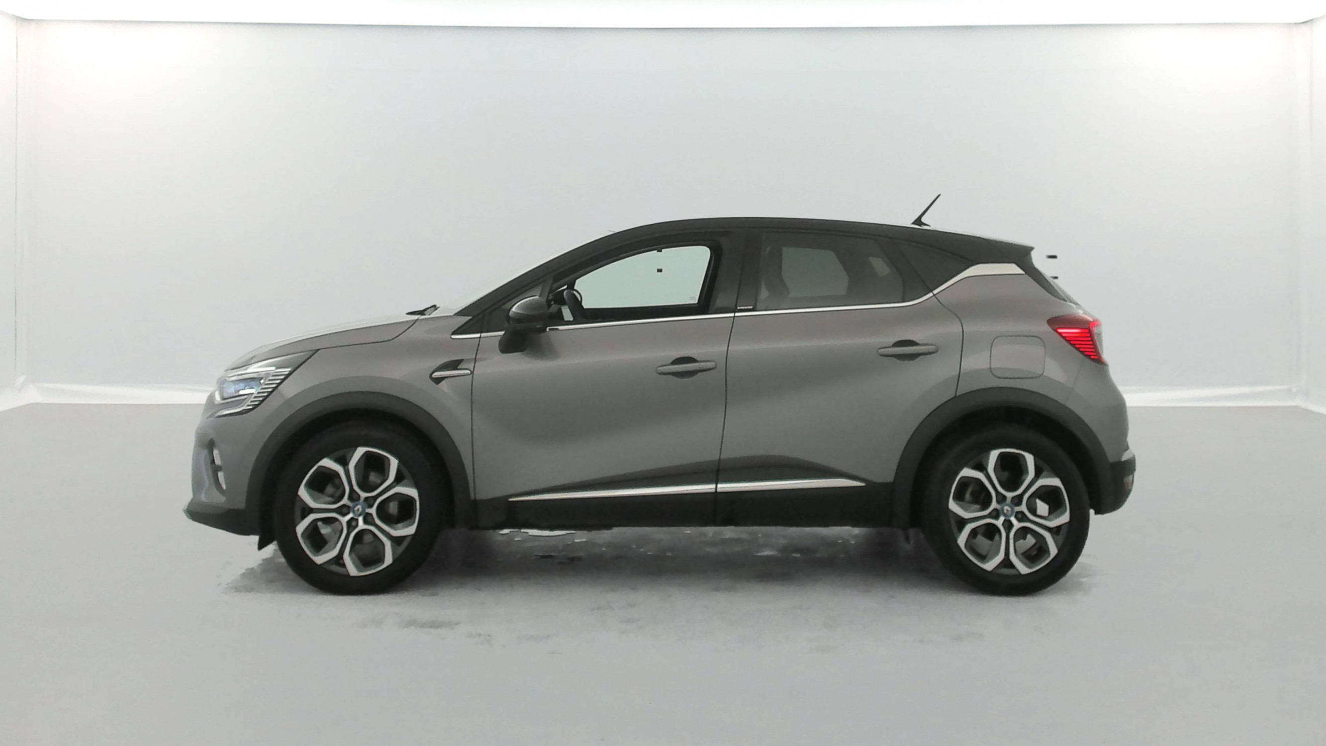 Vente en ligne Renault Captur  E-Tech Plug-in 160 au prix de 17 000 €
