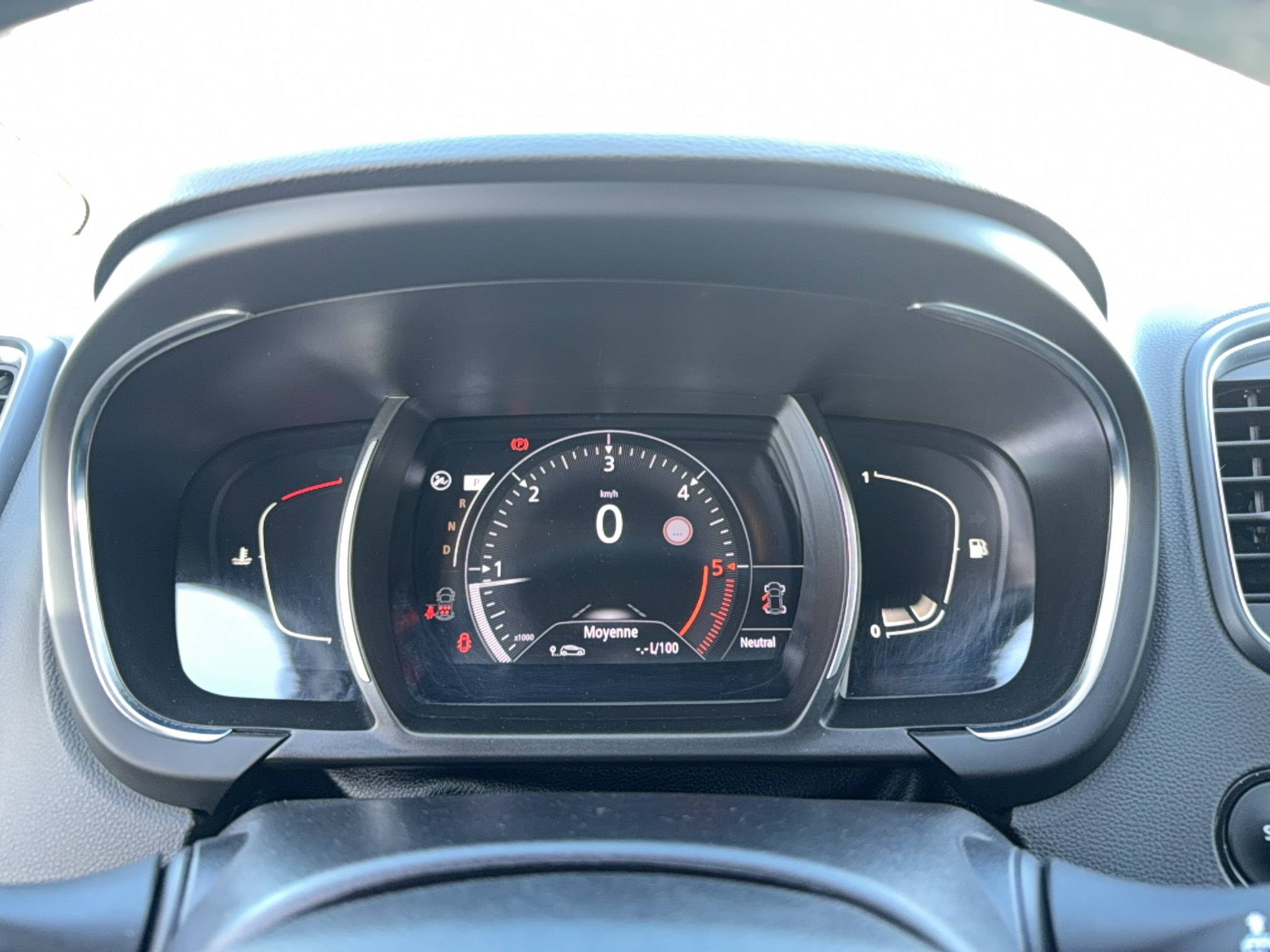 Vente en ligne Renault Grand Scenic 4 Grand Scenic Blue dCi 120 EDC au prix de 14 490 €