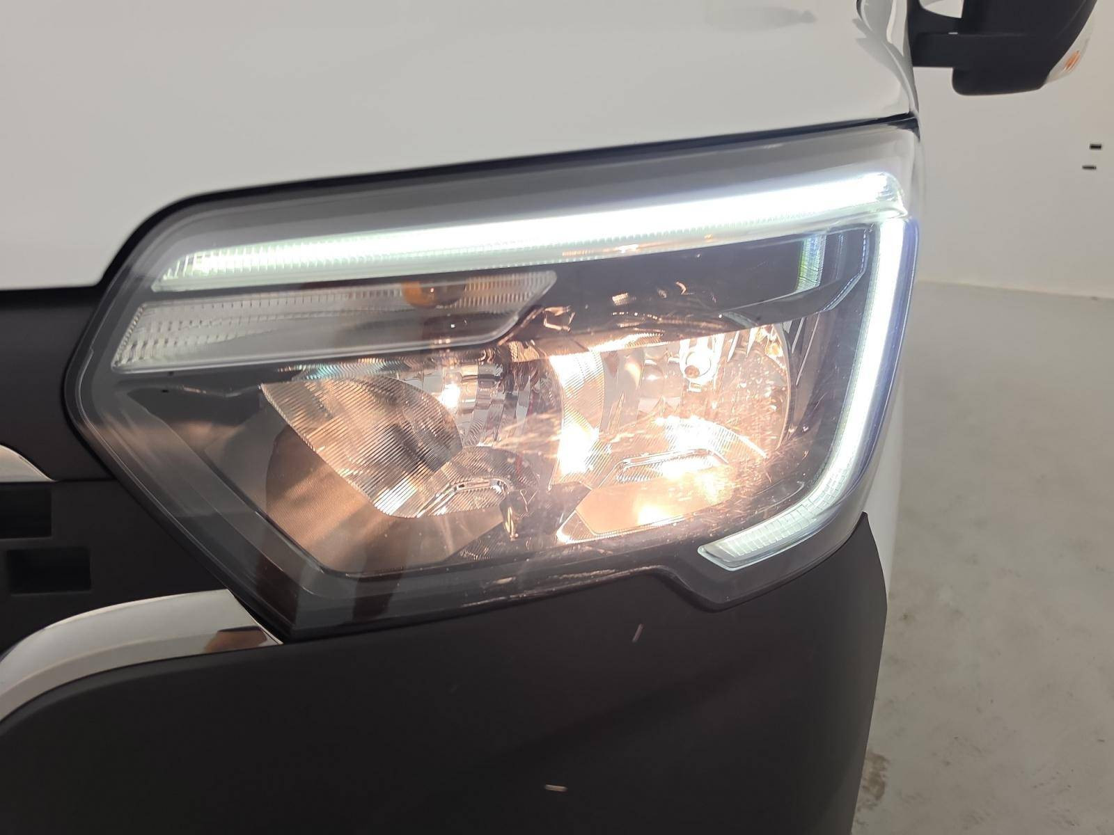 Vente en ligne Renault Master Fourgon MASTER FGN TRAC F3500 L2H2 BLUE DCI 135 au prix de 23 890 €